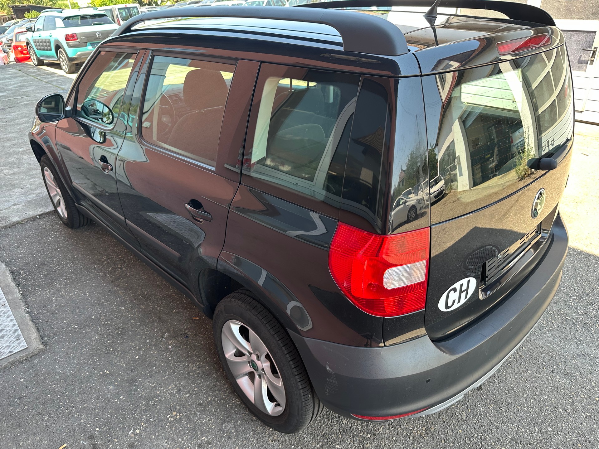 SKODA Yeti 1.6 TDI GL Ambition-image-4