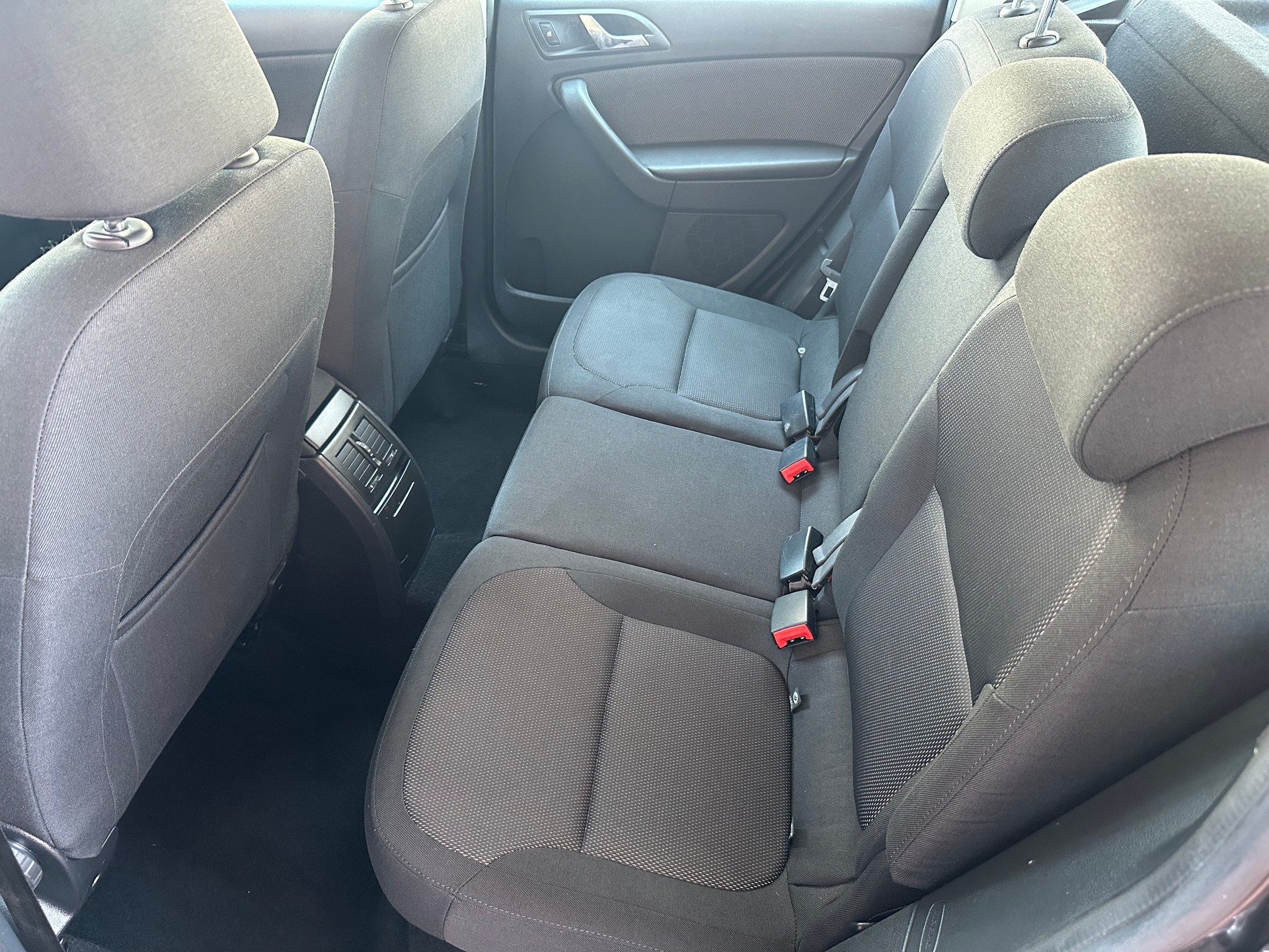 SKODA Yeti 1.6 TDI GL Ambition-image-11