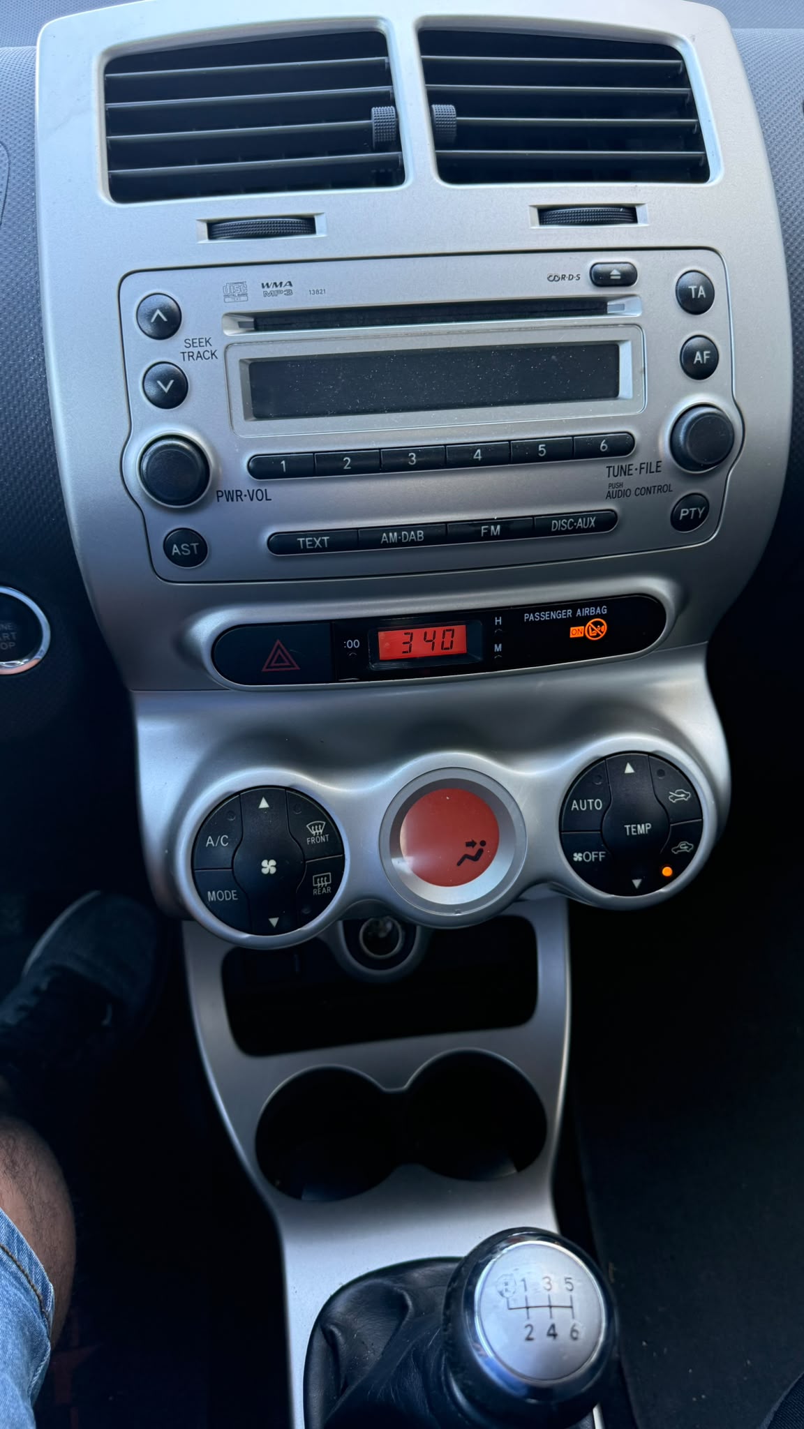 TOYOTA UrbanCruiser 1.4 D-4D Linea Sol 4WD-image-8