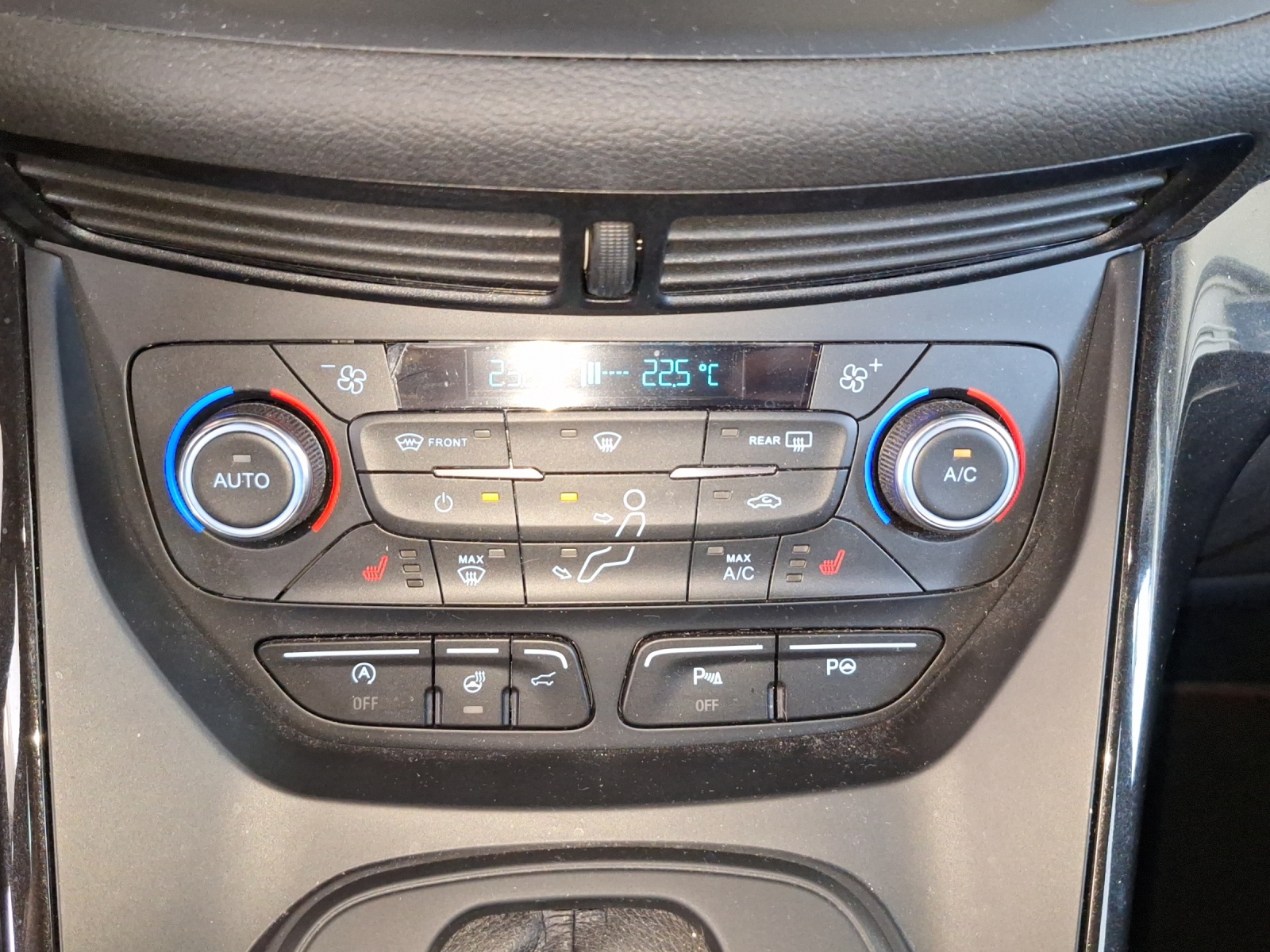 FORD Kuga 2.0 TDCi 150 ST-Line FPS-image-12