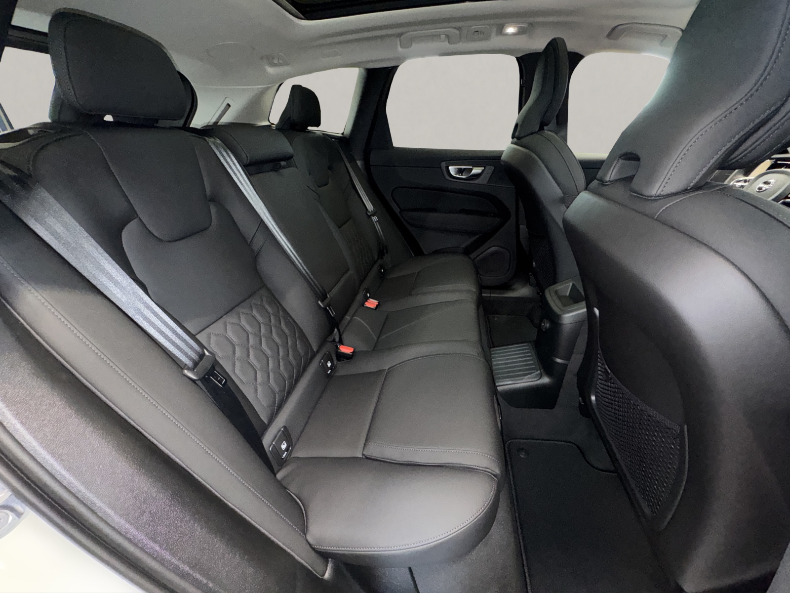 VOLVO XC60 2.0 T6 TE Plus Dark eAWD-image-13
