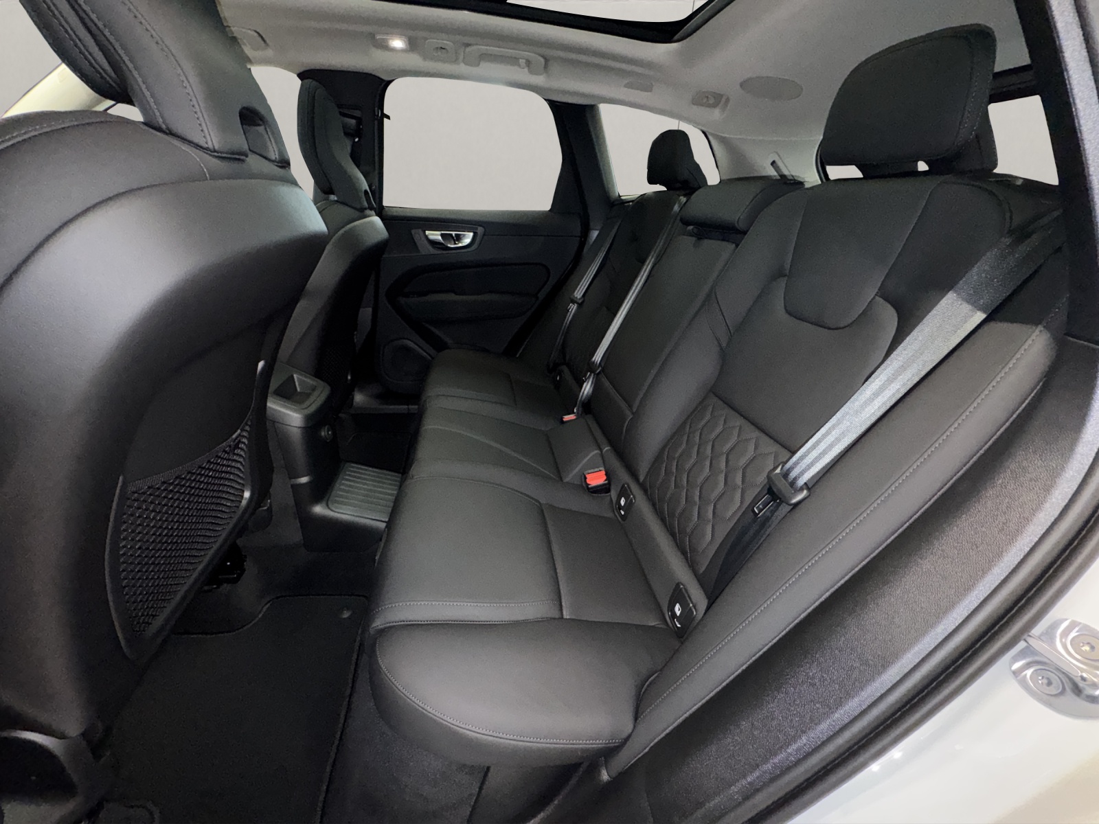 VOLVO XC60 2.0 T6 TE Plus Dark eAWD-image-12