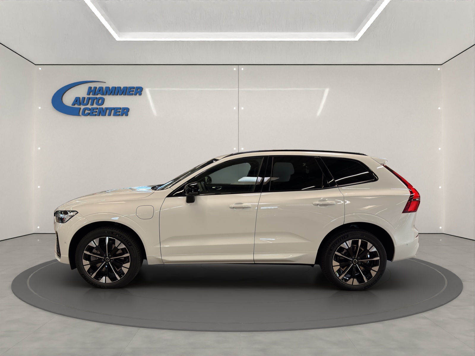 VOLVO XC60 2.0 T6 TE Plus Dark eAWD-image-1