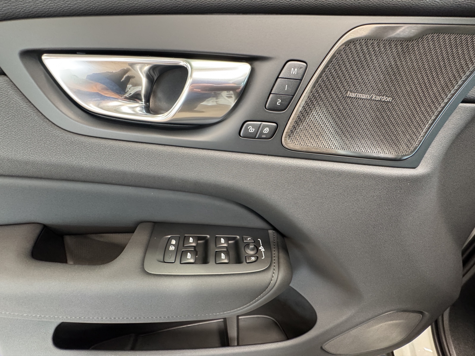 VOLVO XC60 2.0 T6 TE Plus Dark eAWD-image-14