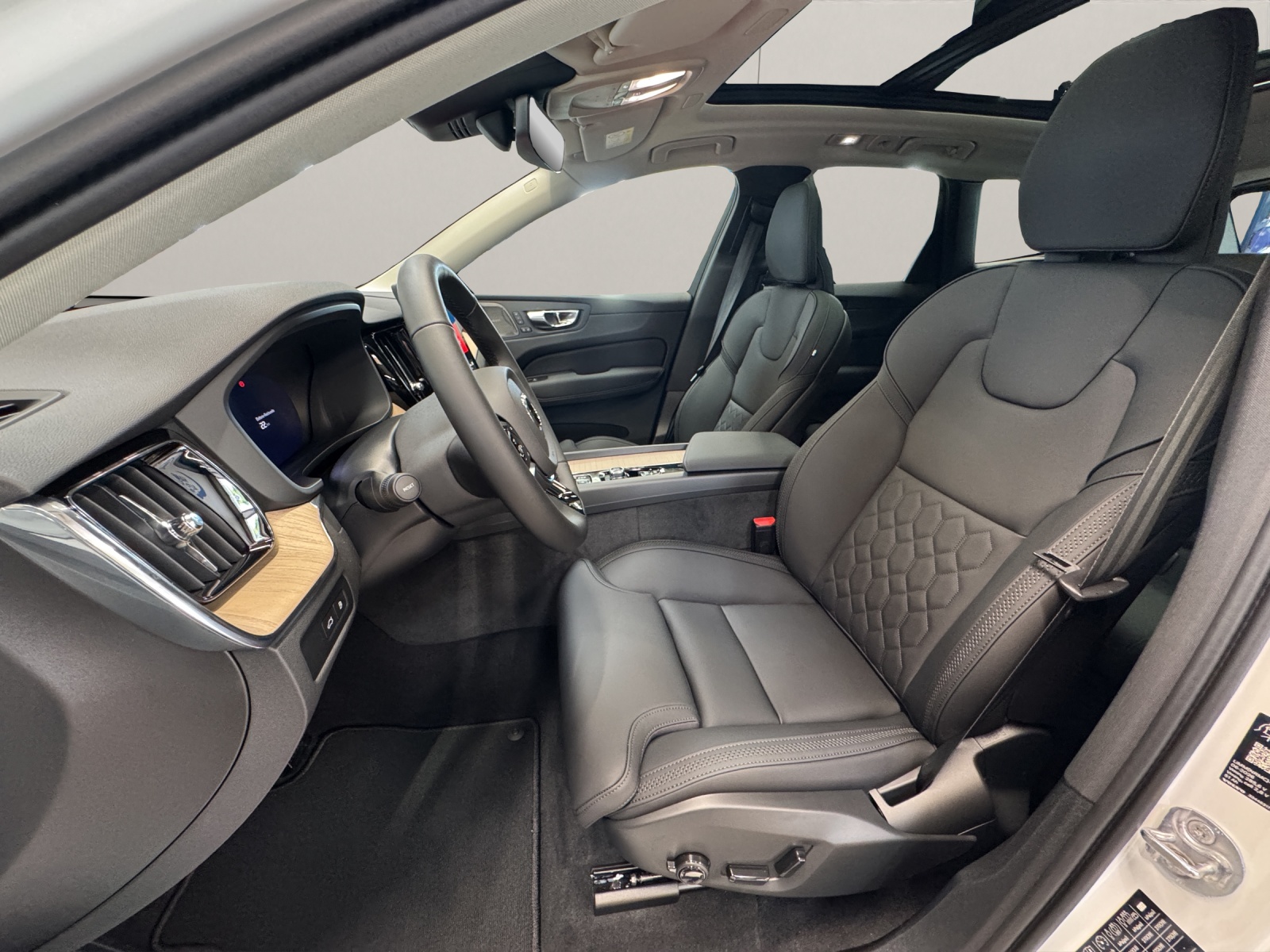 VOLVO XC60 2.0 T6 TE Plus Dark eAWD-image-11