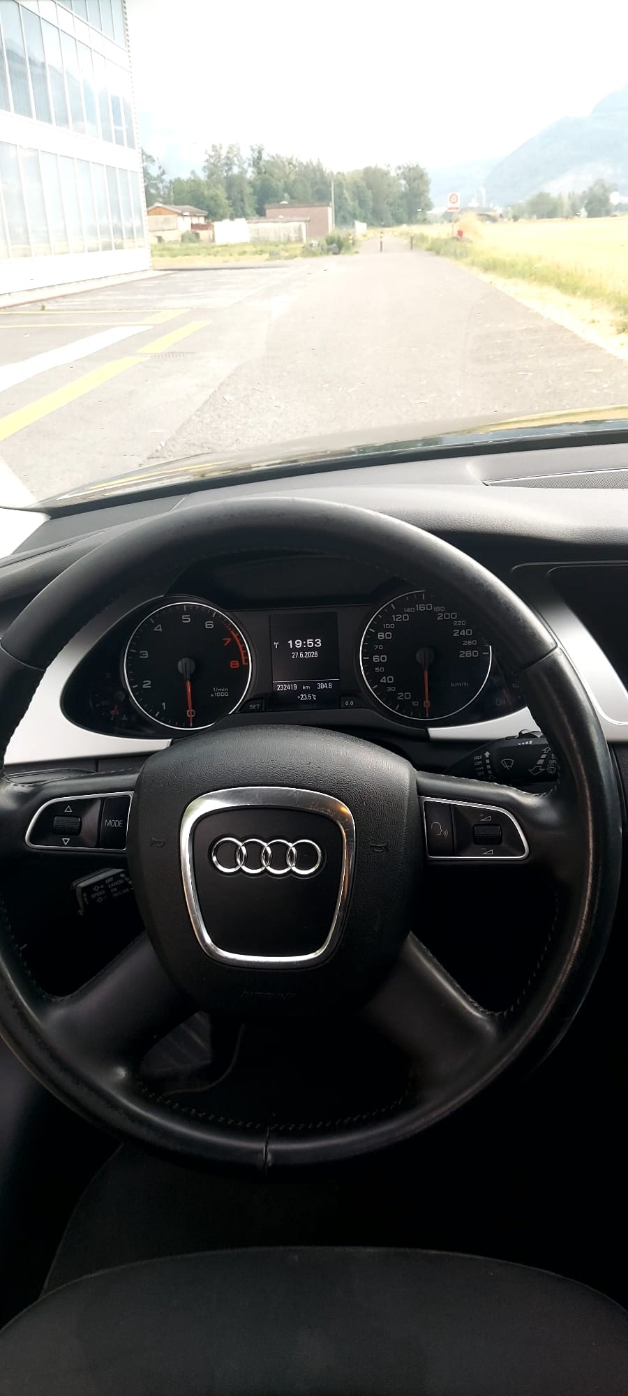 AUDI A4 Avant 1.8 TFSI multitronic-image-4
