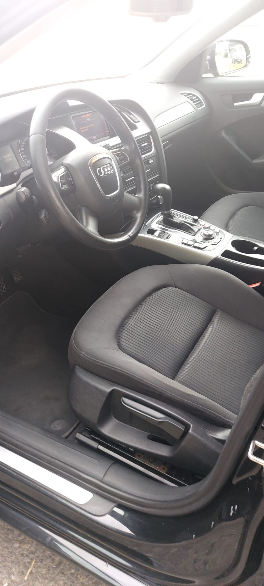 AUDI A4 Avant 1.8 TFSI multitronic-image-3