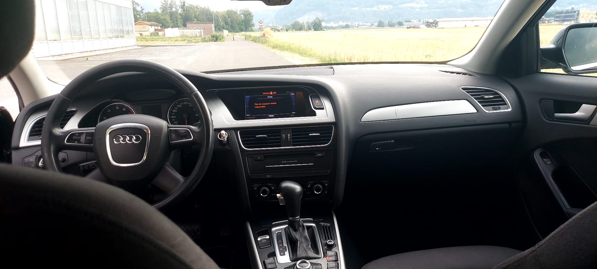 AUDI A4 Avant 1.8 TFSI multitronic-image-8
