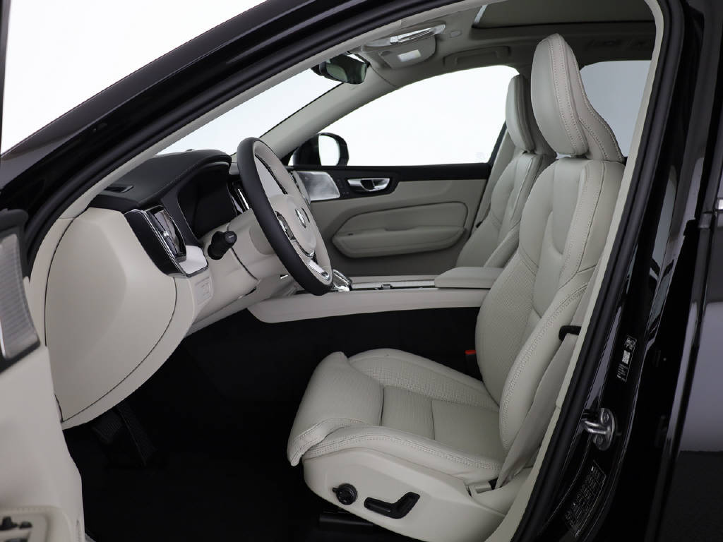 VOLVO XC60 2.0 T8 TE Ultra Bright eAWD-image-1