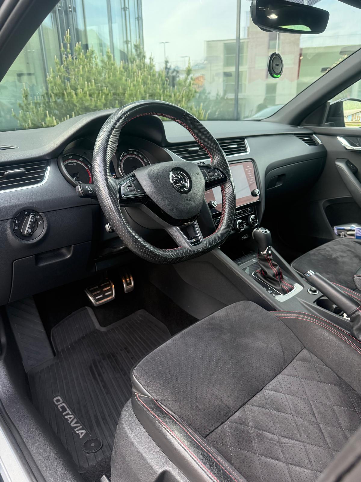 SKODA Octavia Combi 2.0 TSI RS DSG-image-3