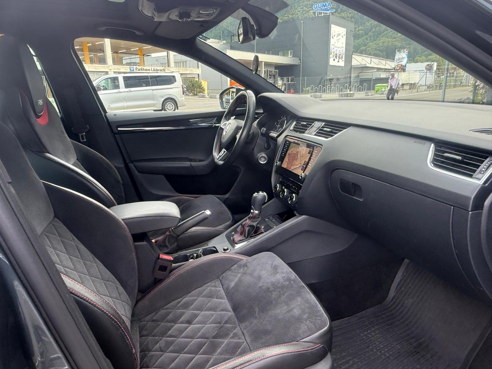 SKODA Octavia Combi 2.0 TSI RS DSG-image-5