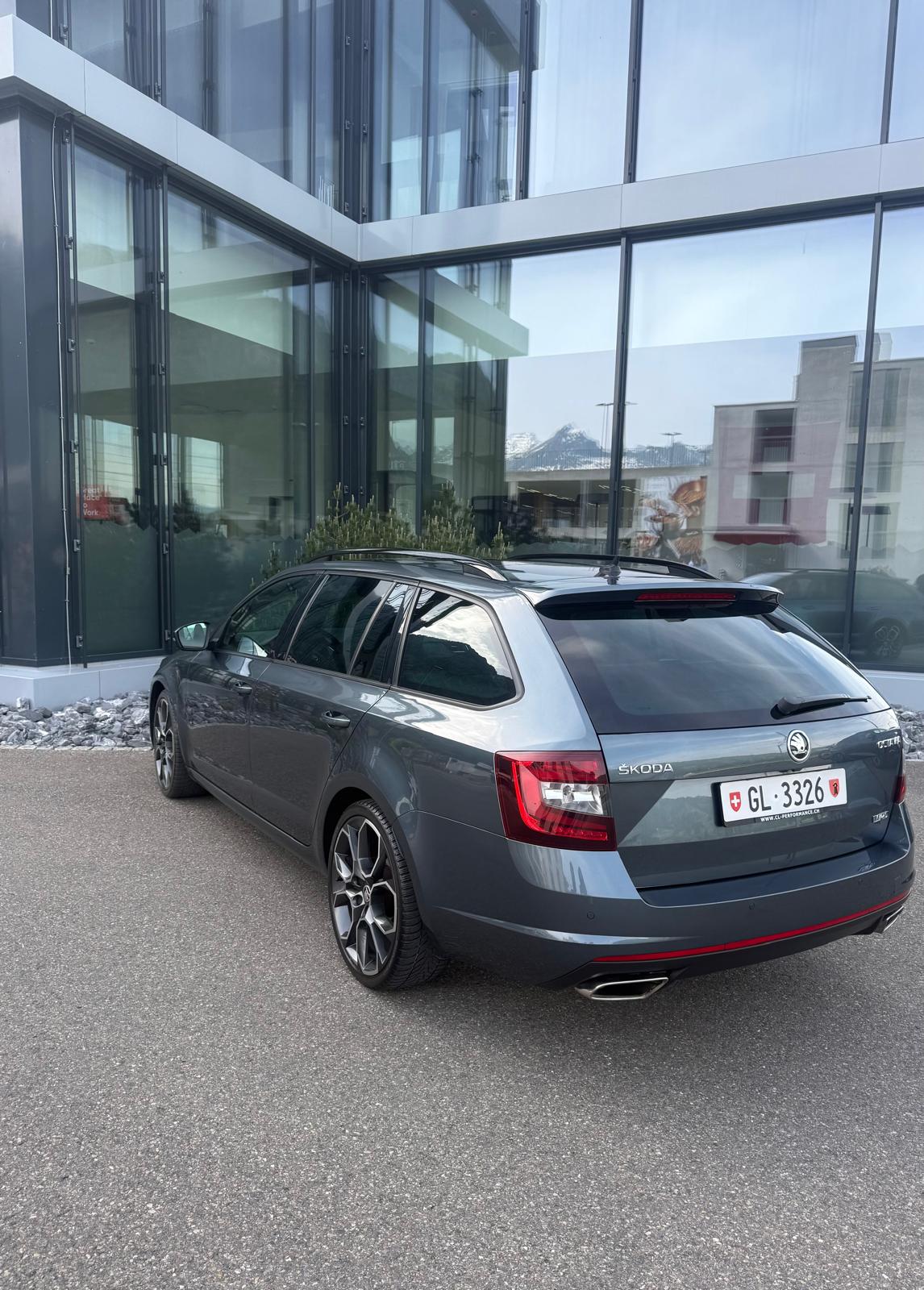 SKODA Octavia Combi 2.0 TSI RS DSG-image-2