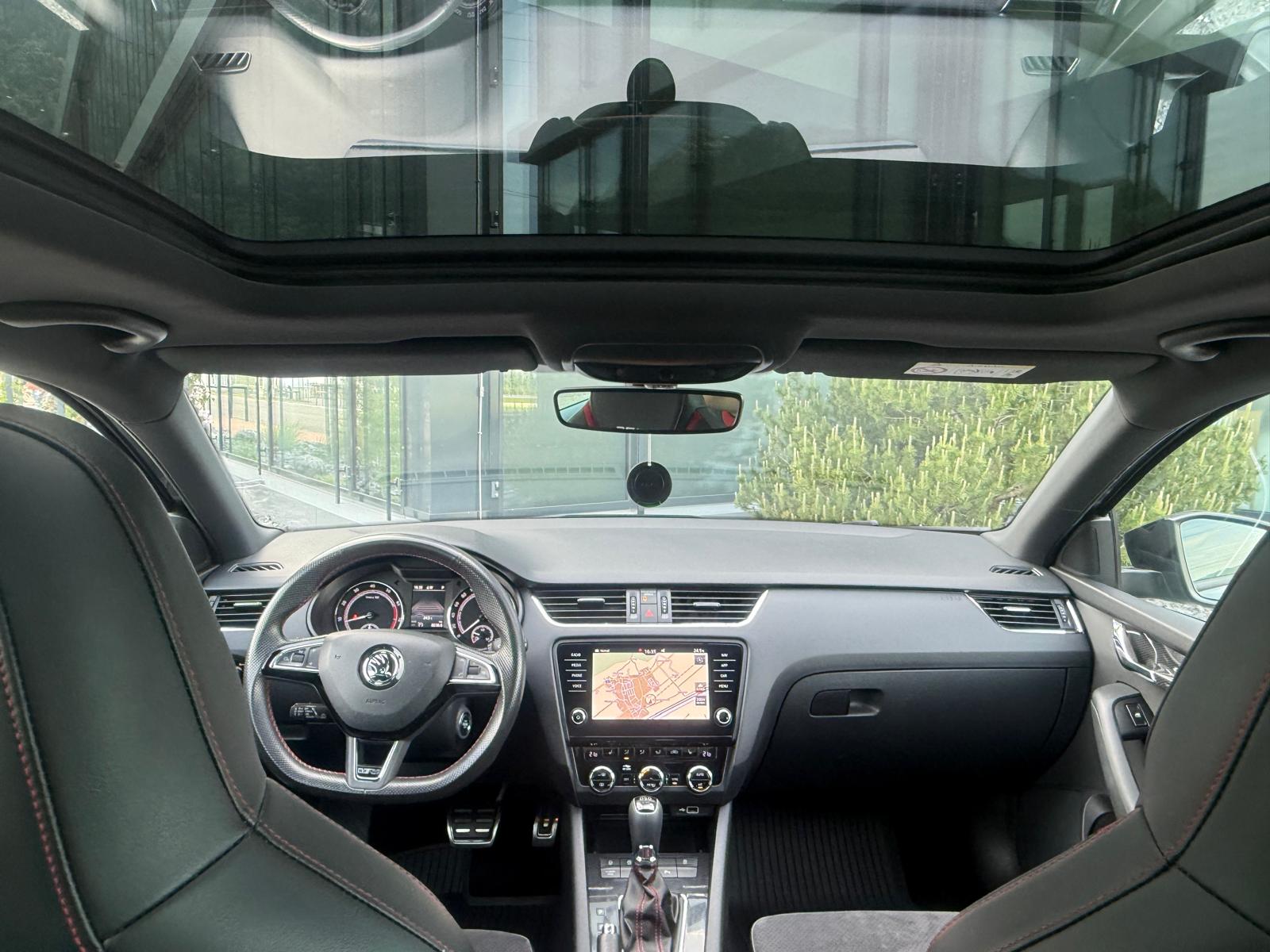 SKODA Octavia Combi 2.0 TSI RS DSG-image-4