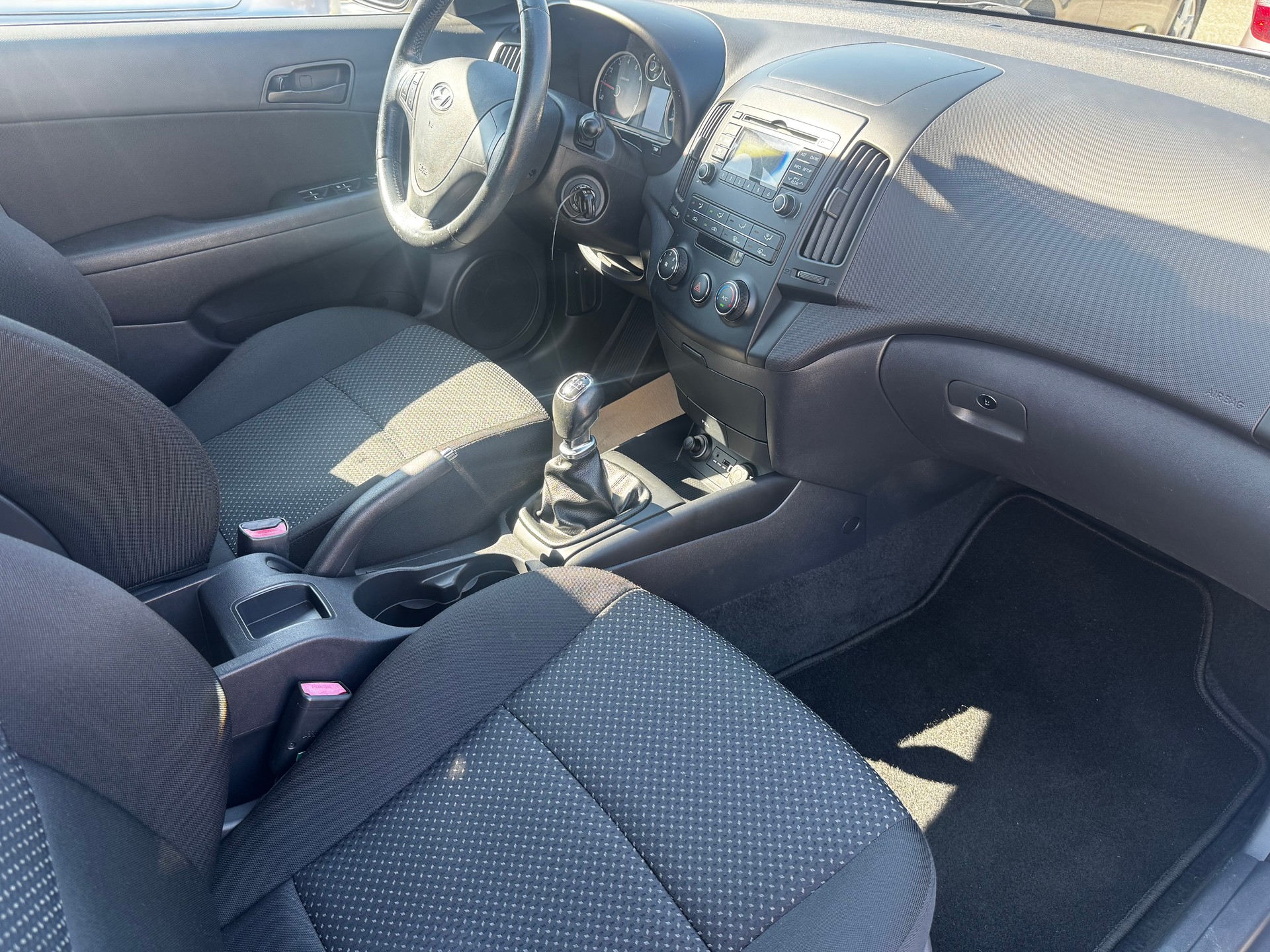 HYUNDAI i30 Wagon 1.4 Comfort-image-8