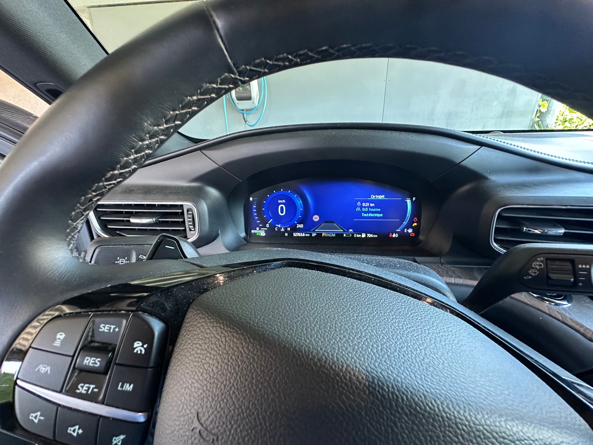 FORD 3.0 V6 Plug-in Hybrid Platinum-image-8