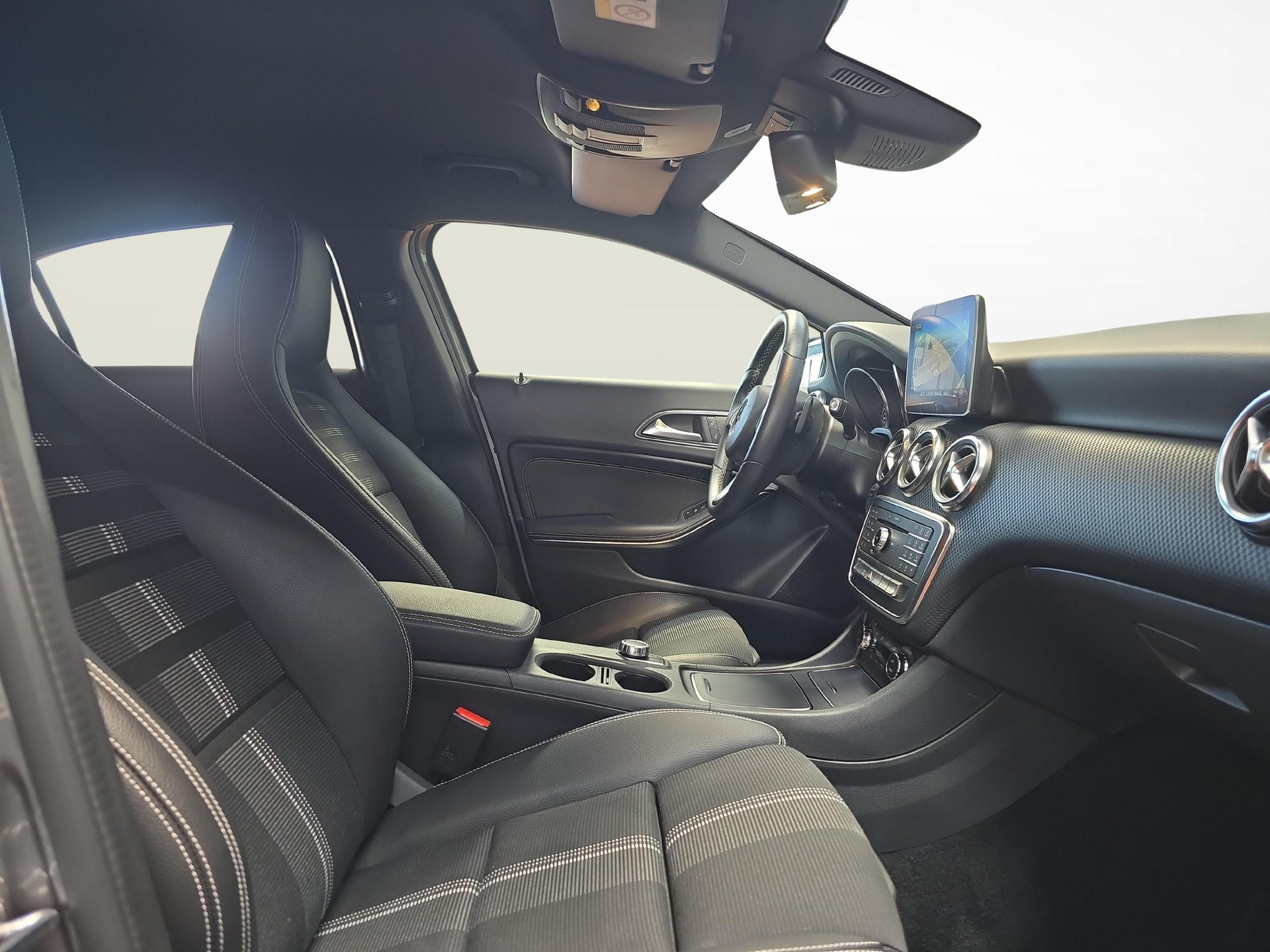 MERCEDES-BENZ A 200 Urban-image-6