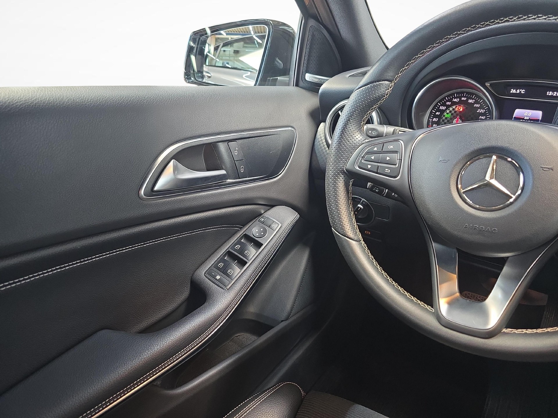 MERCEDES-BENZ A 200 Urban-image-7