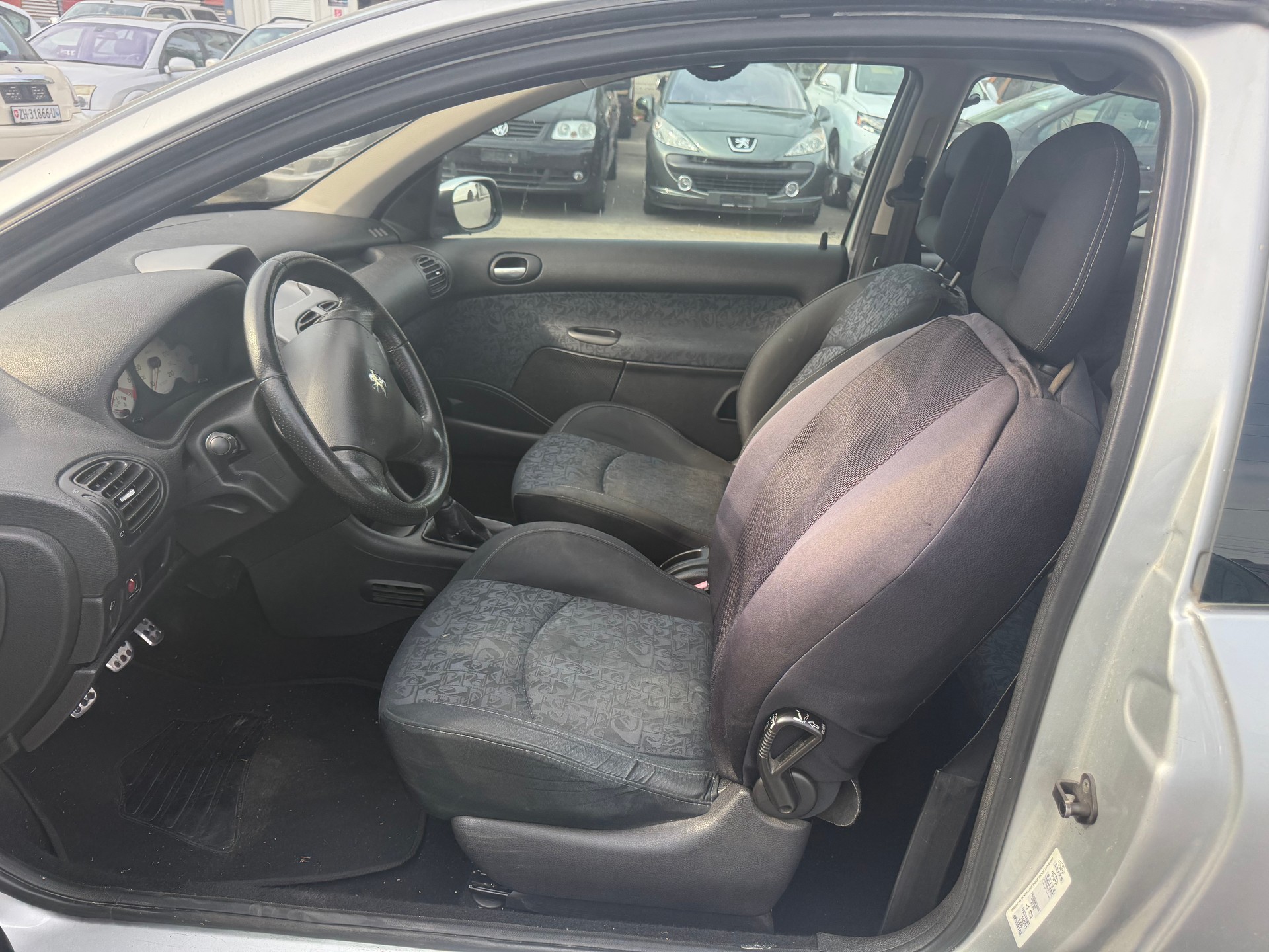 PEUGEOT 206 1.6 16V Quiksilver-image-1
