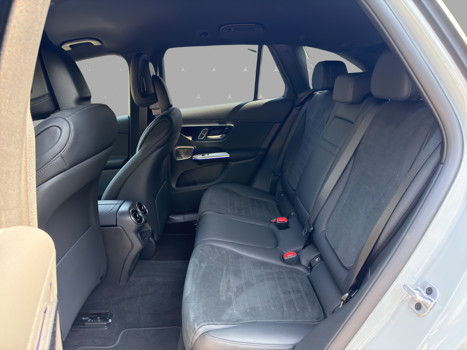 MERCEDES-BENZ GLC 200 4Matic 9G-Tronic-image-13