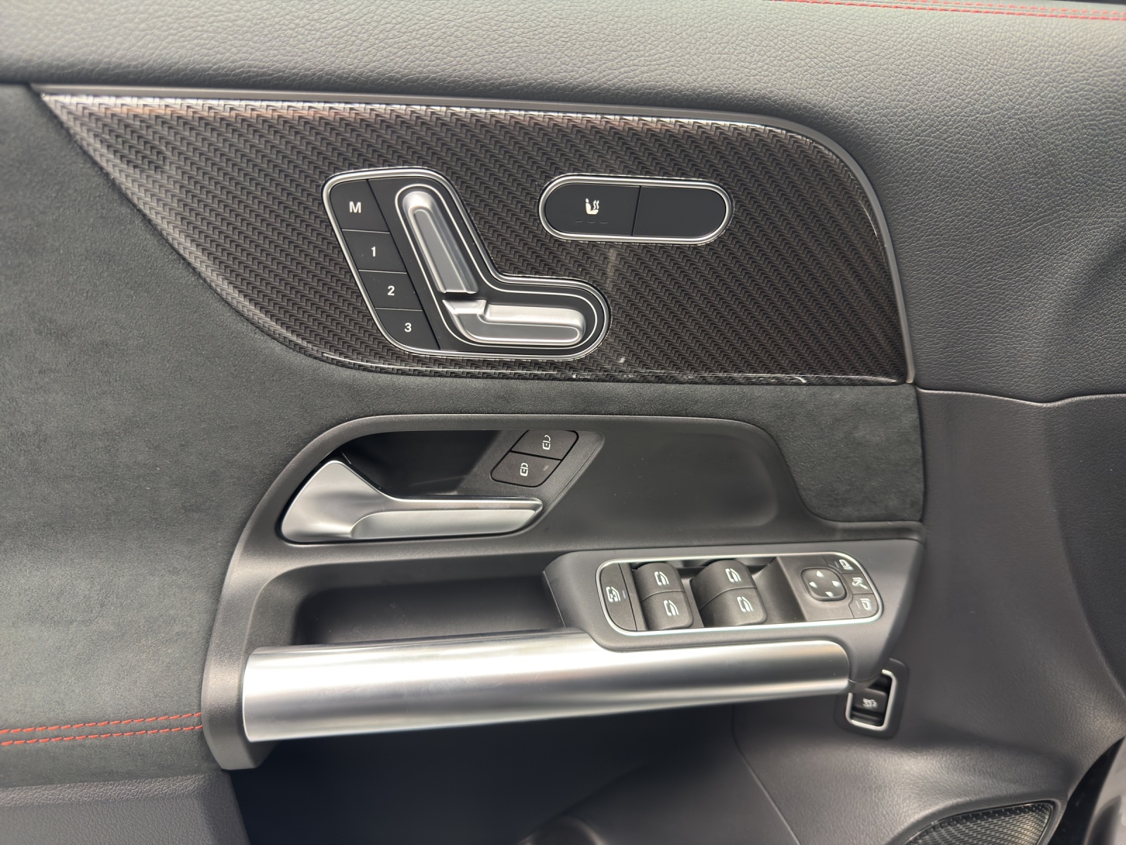 MERCEDES-BENZ GLA 250 AMG Line 4Matic Swiss Star-image-14