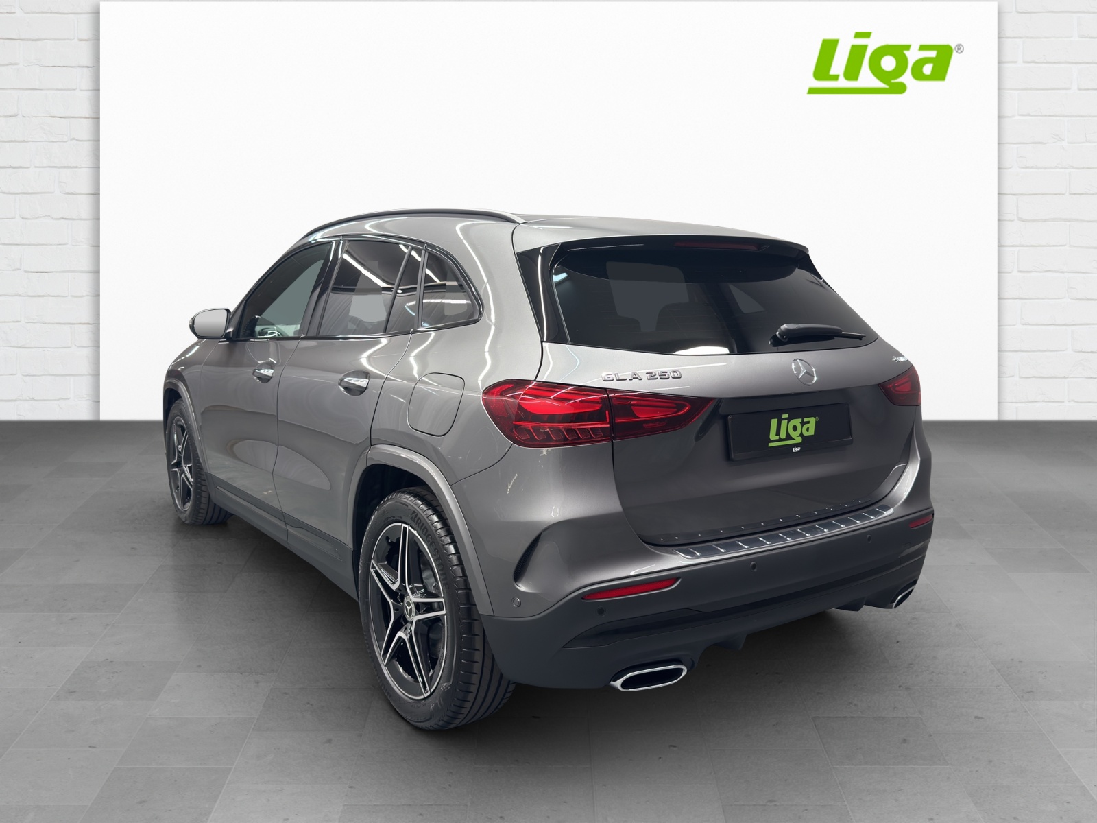 MERCEDES-BENZ GLA 250 AMG Line 4Matic Swiss Star-showroom-element-3