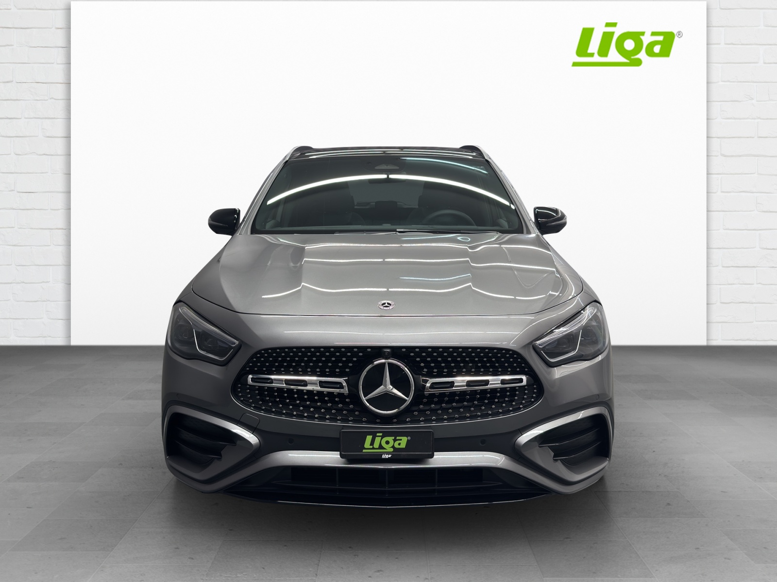 MERCEDES-BENZ GLA 250 AMG Line 4Matic Swiss Star-showroom-element-1