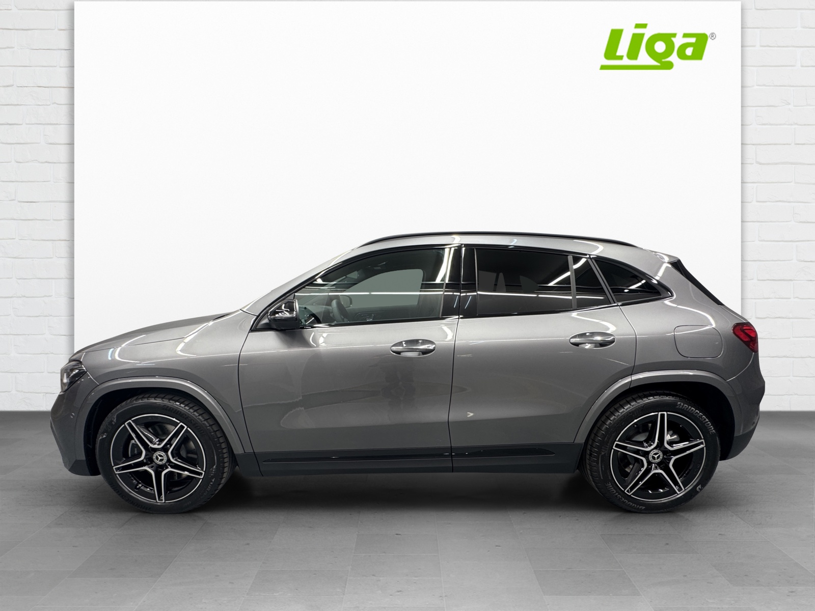 MERCEDES-BENZ GLA 250 AMG Line 4Matic Swiss Star-showroom-element-2