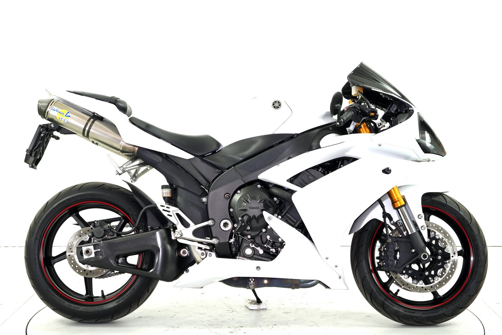 YAMAHA YZF-R1-showroom-element-3