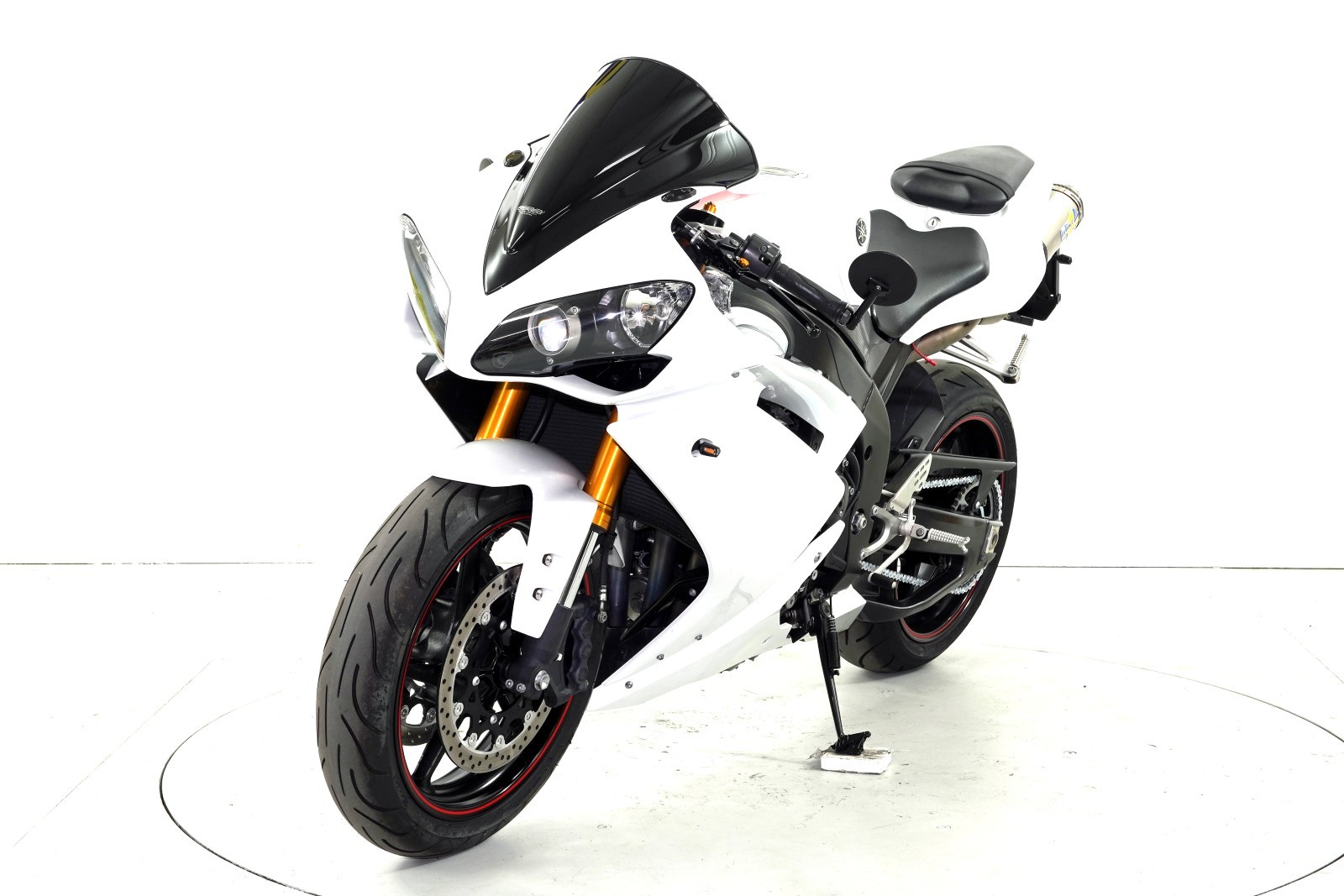YAMAHA YZF-R1-showroom-element-2