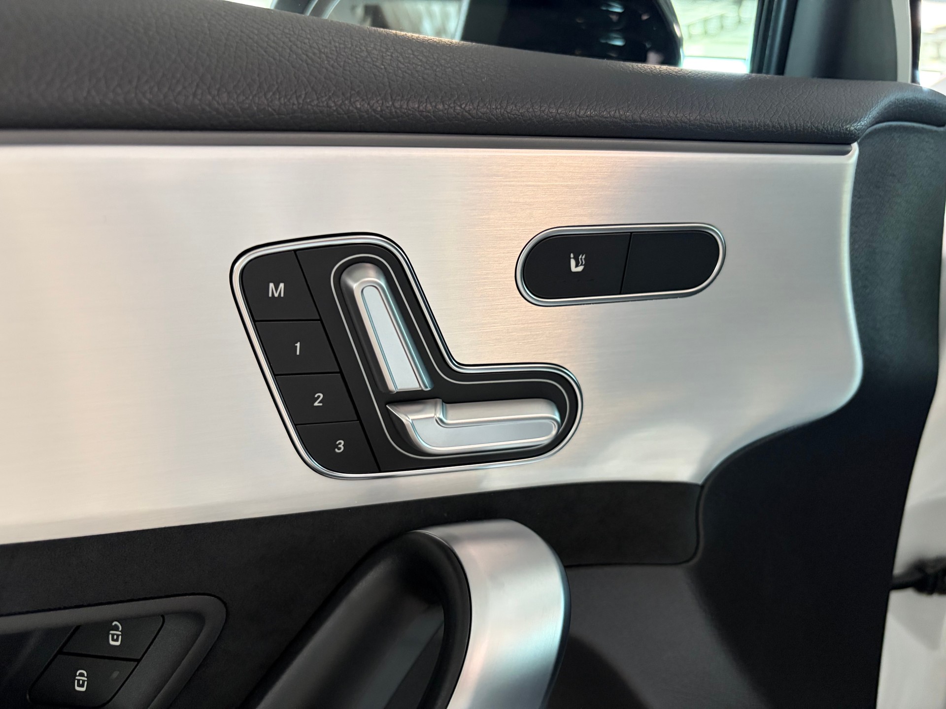 MERCEDES-BENZ A 250 4Matic 8G-DCT-image-9