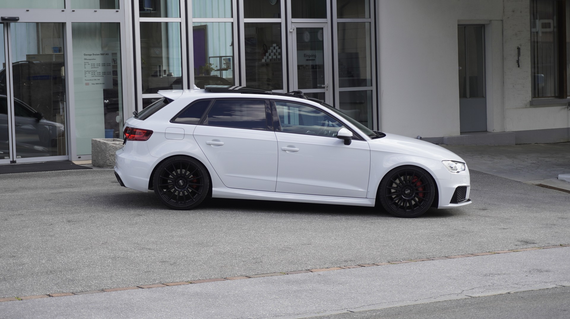 AUDI RS3 2.5 TSI quattro S-tronic-image-8