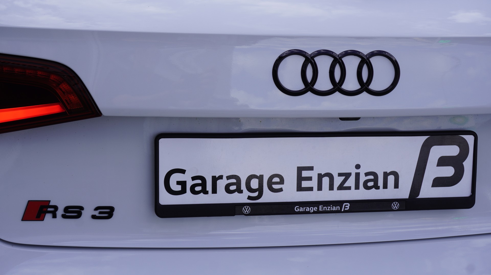 AUDI RS3 2.5 TSI quattro S-tronic-image-18