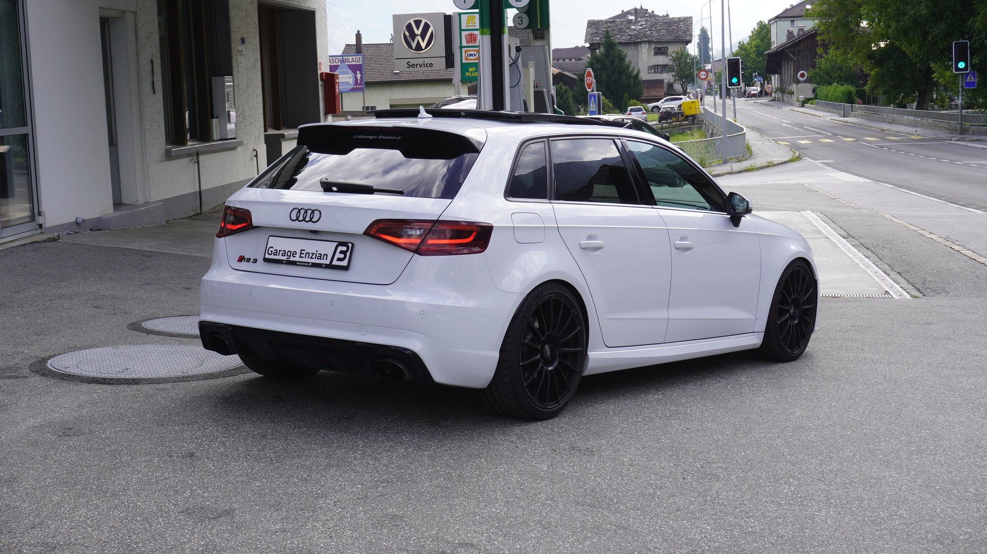 AUDI RS3 2.5 TSI quattro S-tronic-image-10