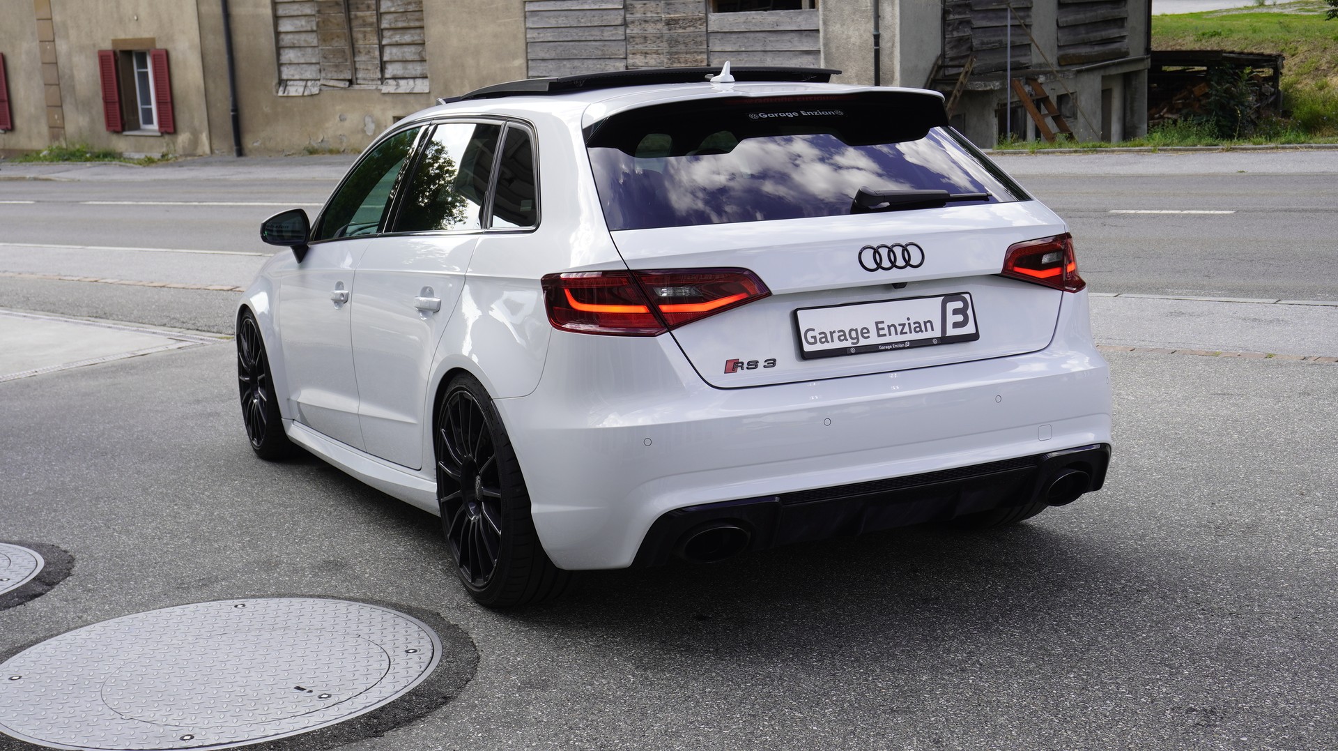 AUDI RS3 2.5 TSI quattro S-tronic-image-12