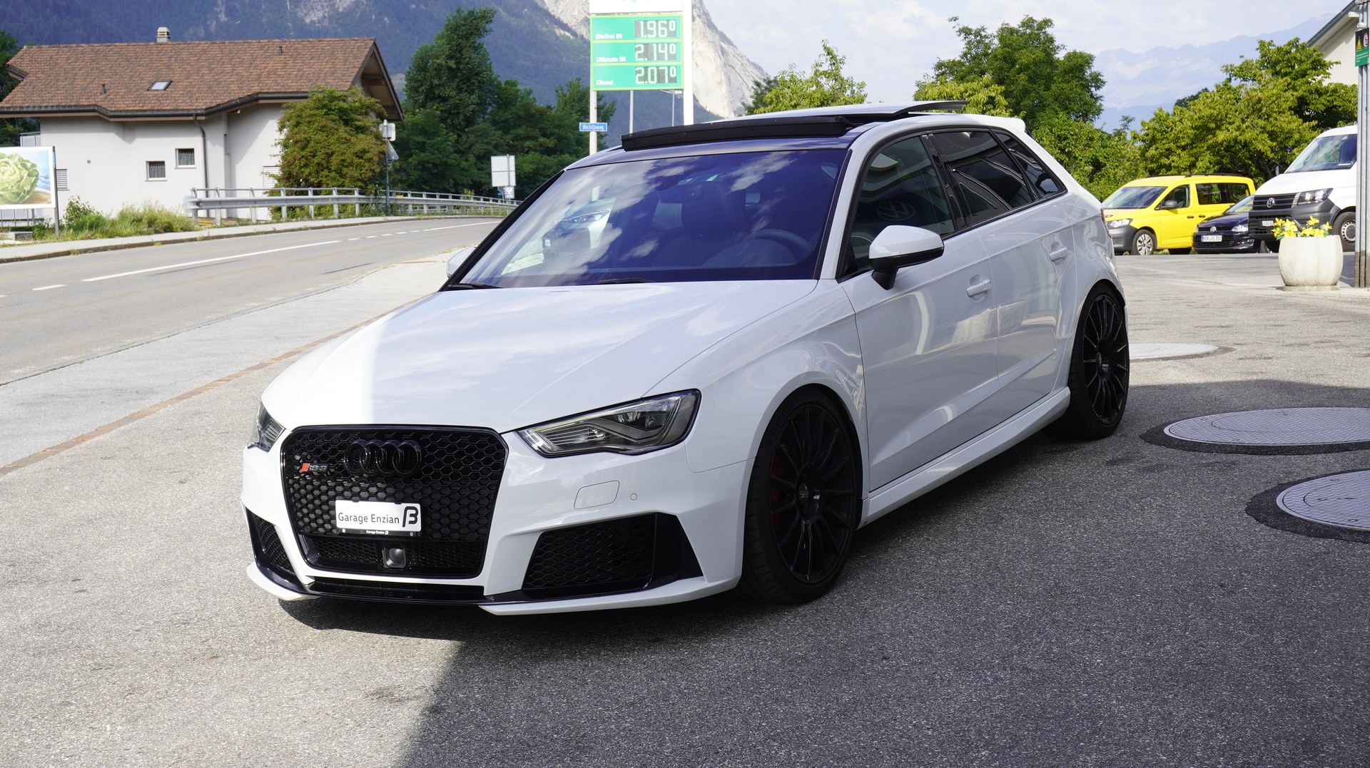 AUDI RS3 2.5 TSI quattro S-tronic-image-16