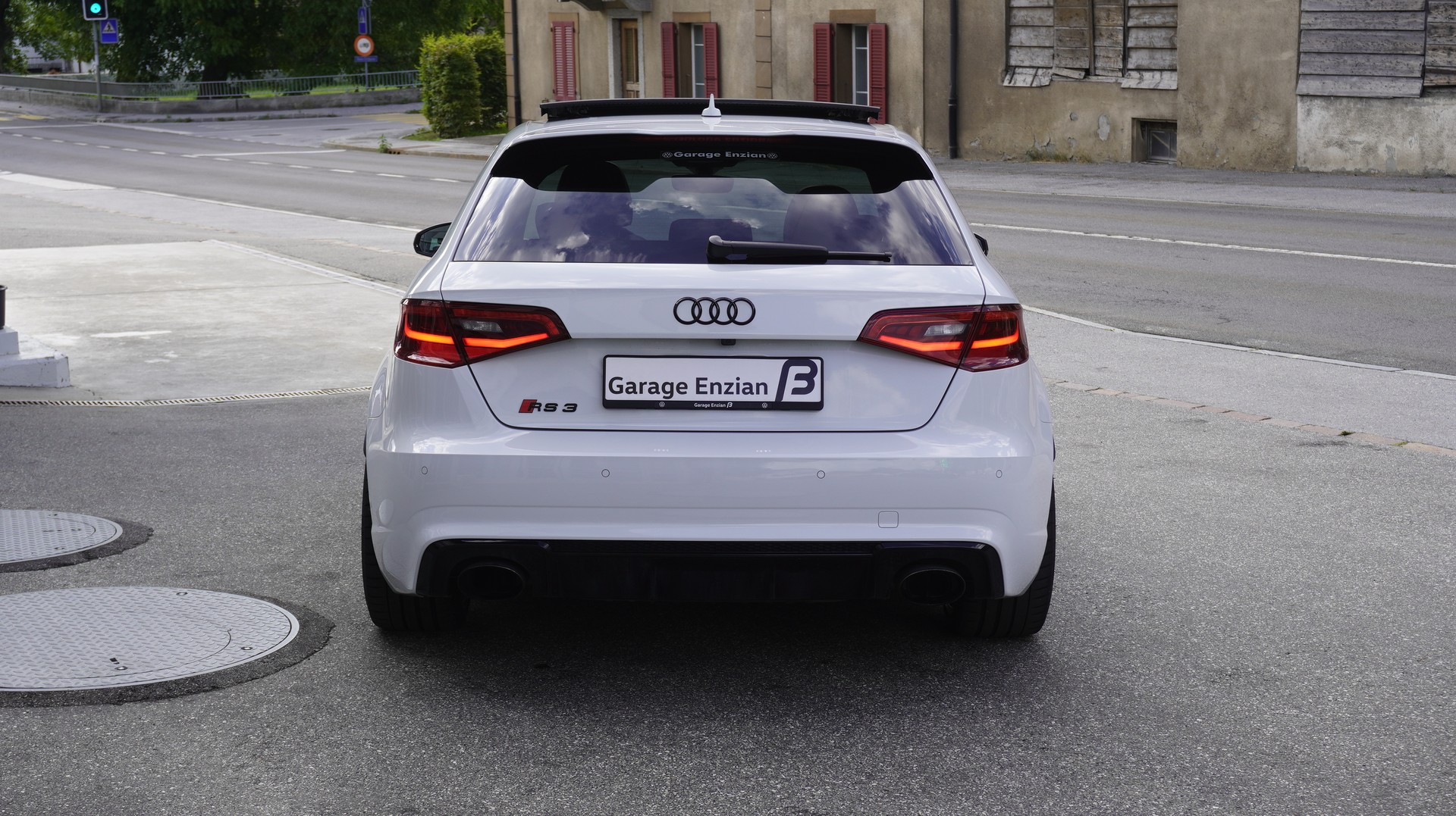AUDI RS3 2.5 TSI quattro S-tronic-image-11