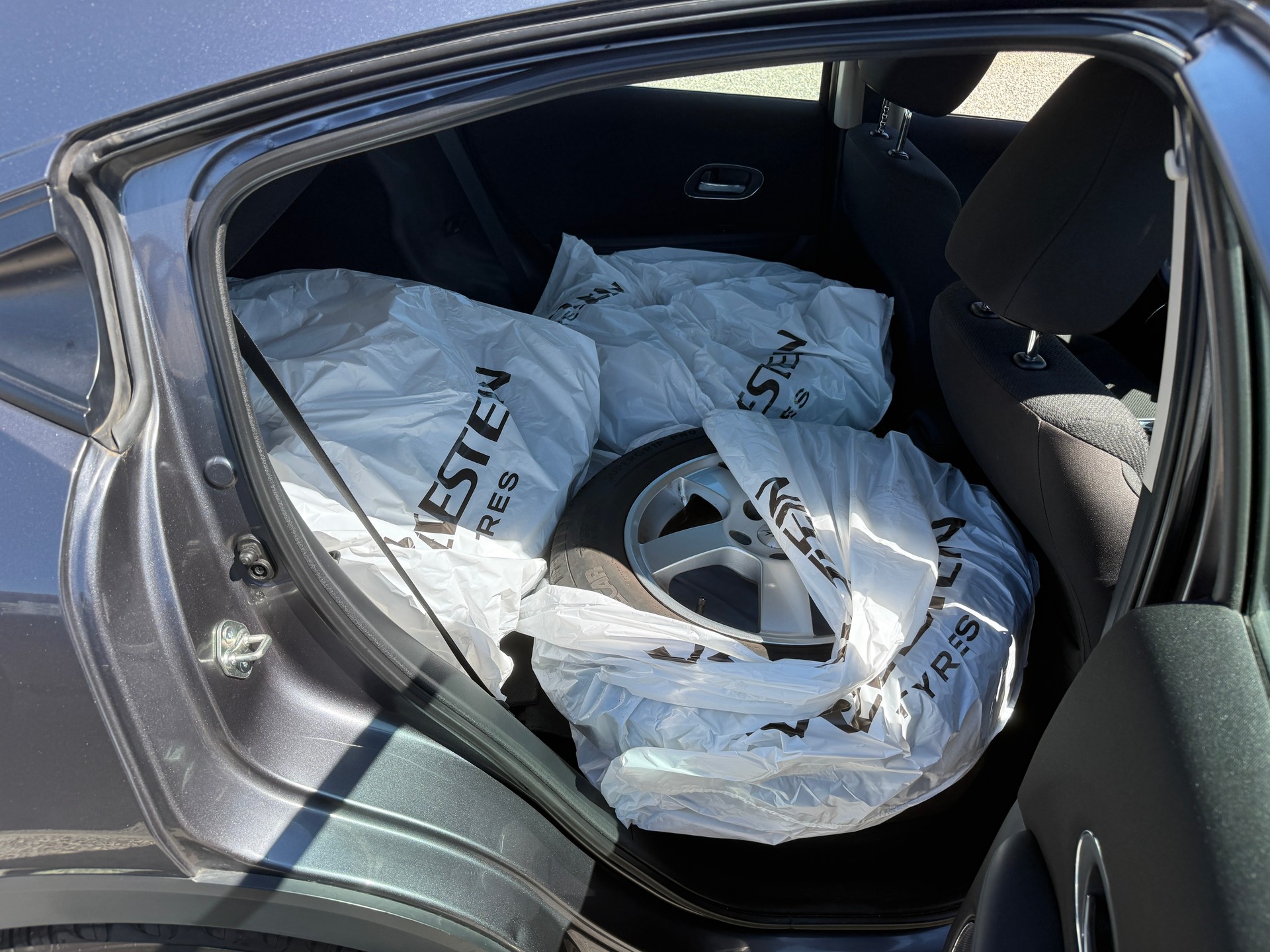 HONDA HR-V 1.6i-DTEC Elegance-image-8