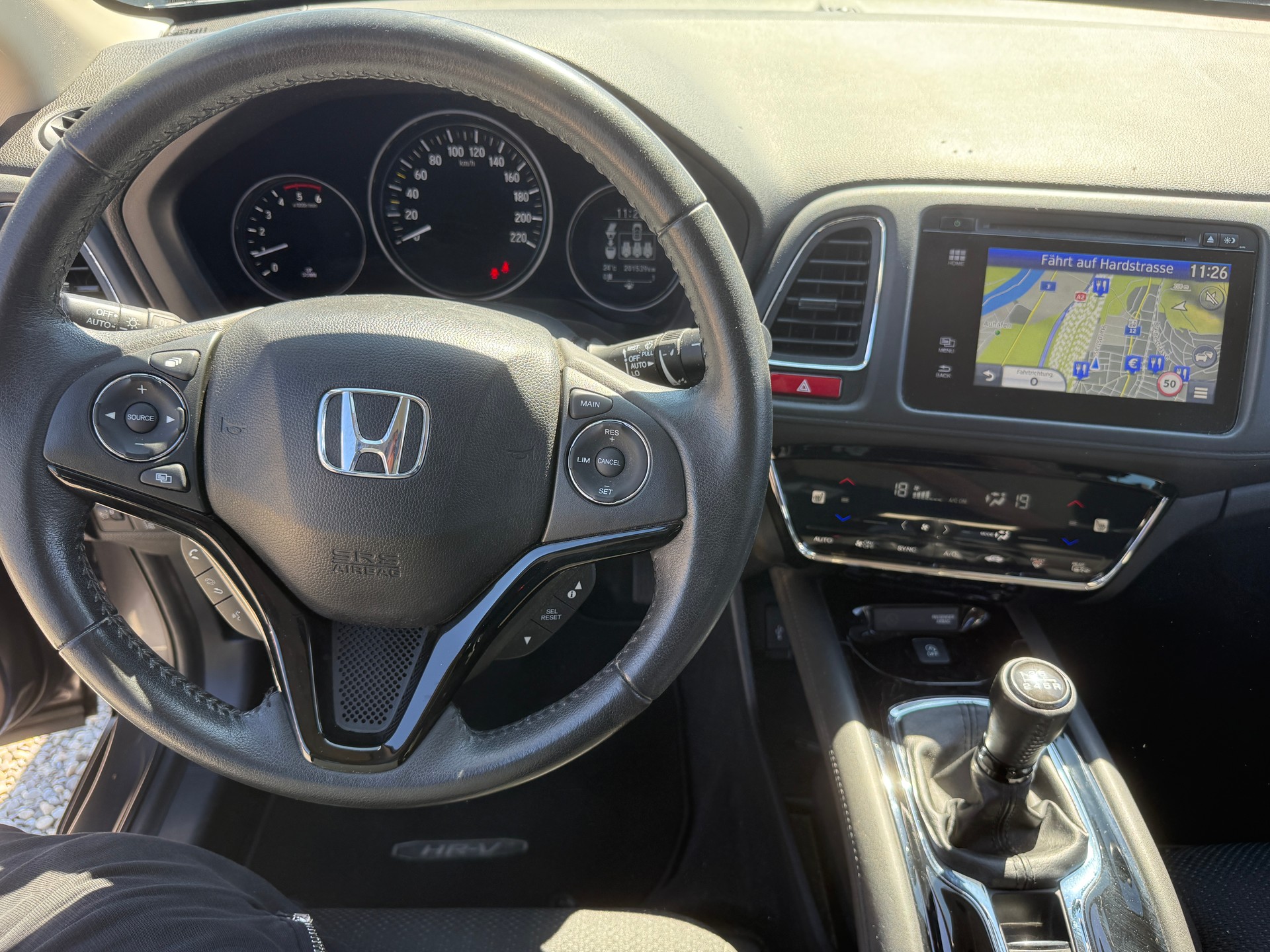HONDA HR-V 1.6i-DTEC Elegance-image-9