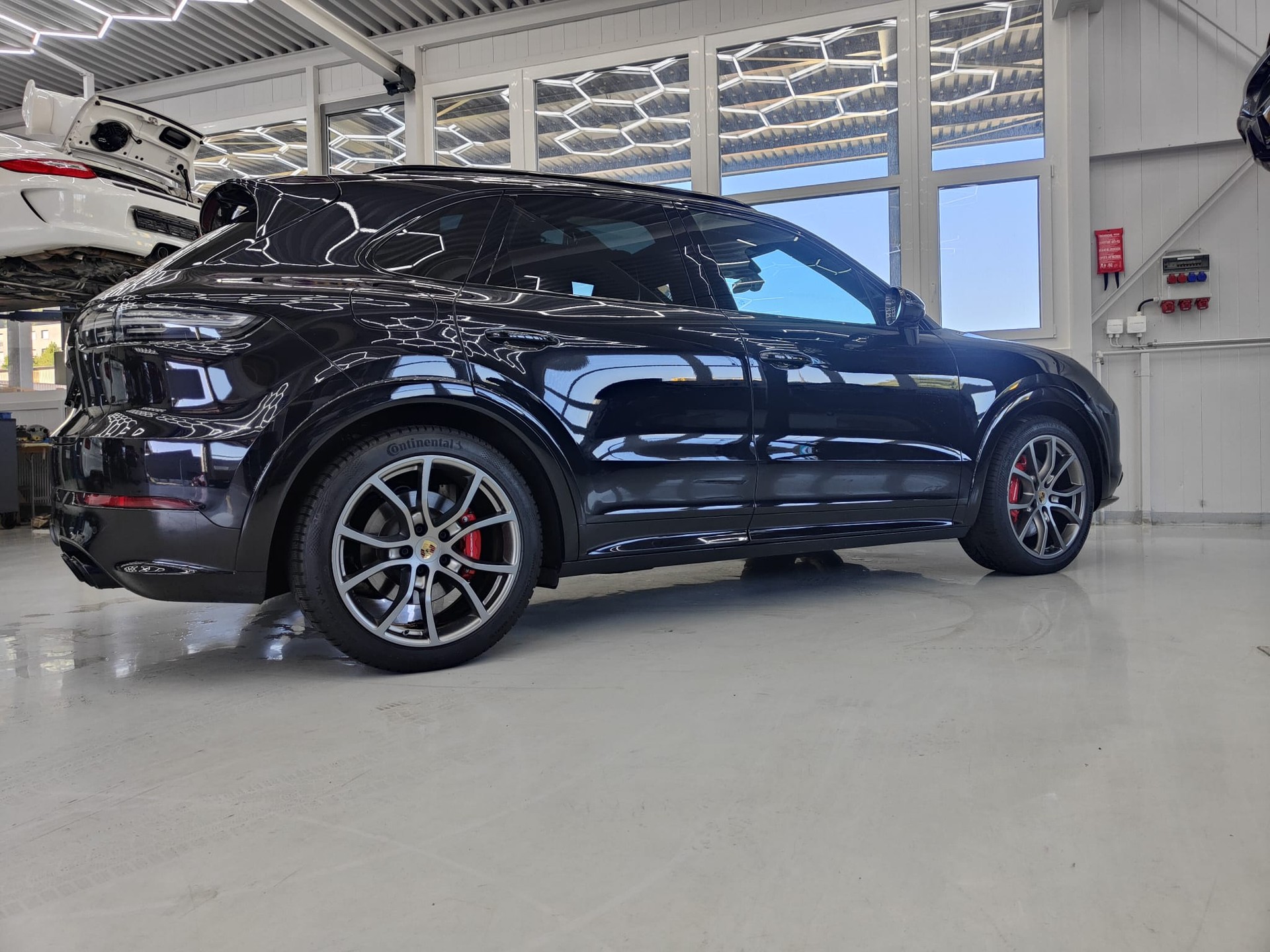 PORSCHE Cayenne GTS-image-6