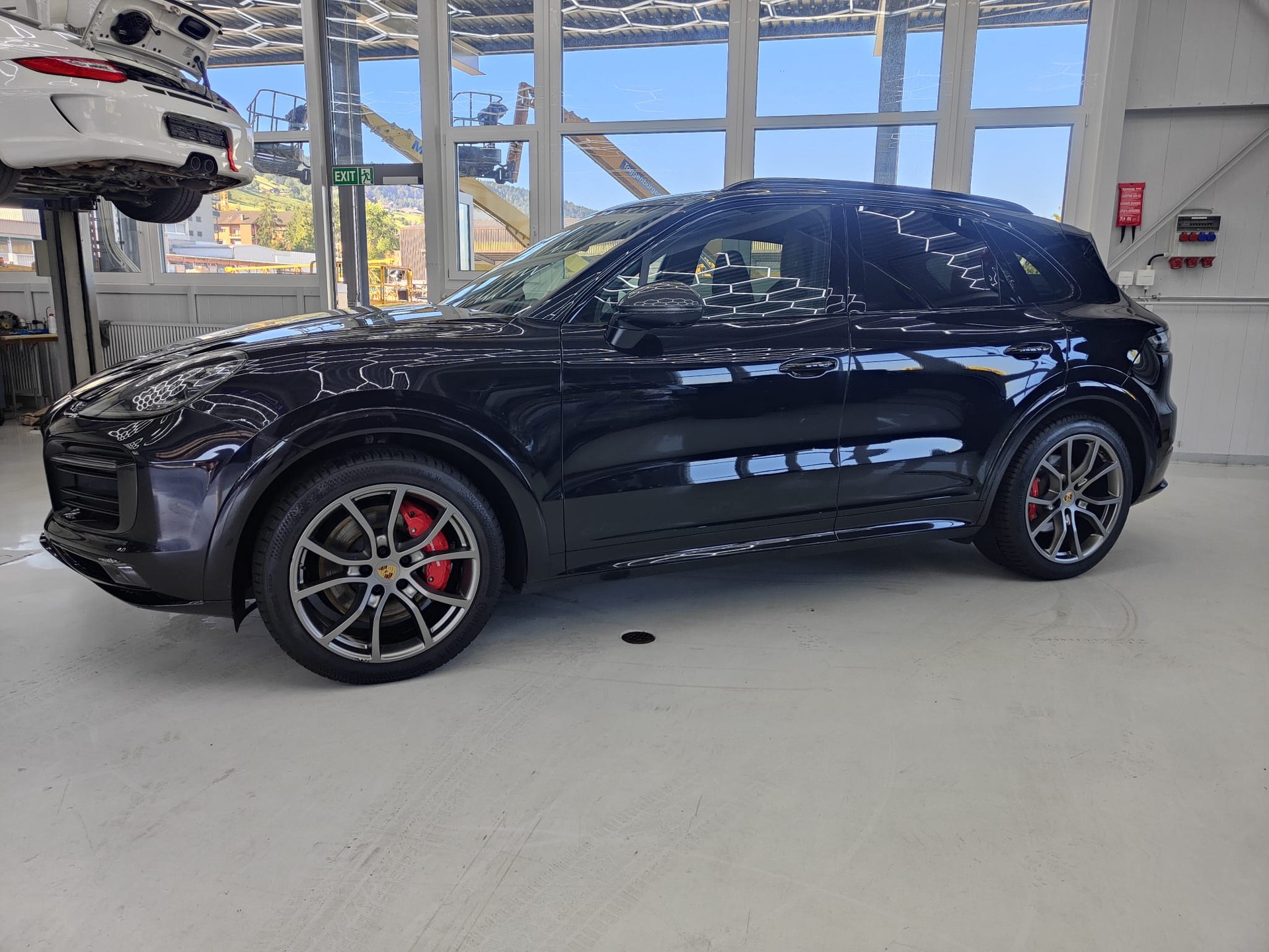 PORSCHE Cayenne GTS-image-1