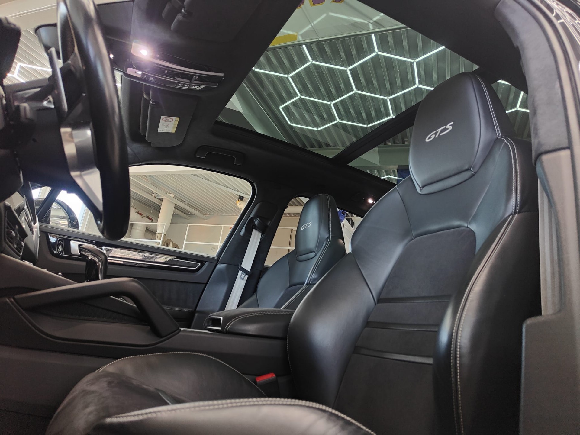 PORSCHE Cayenne GTS-image-11