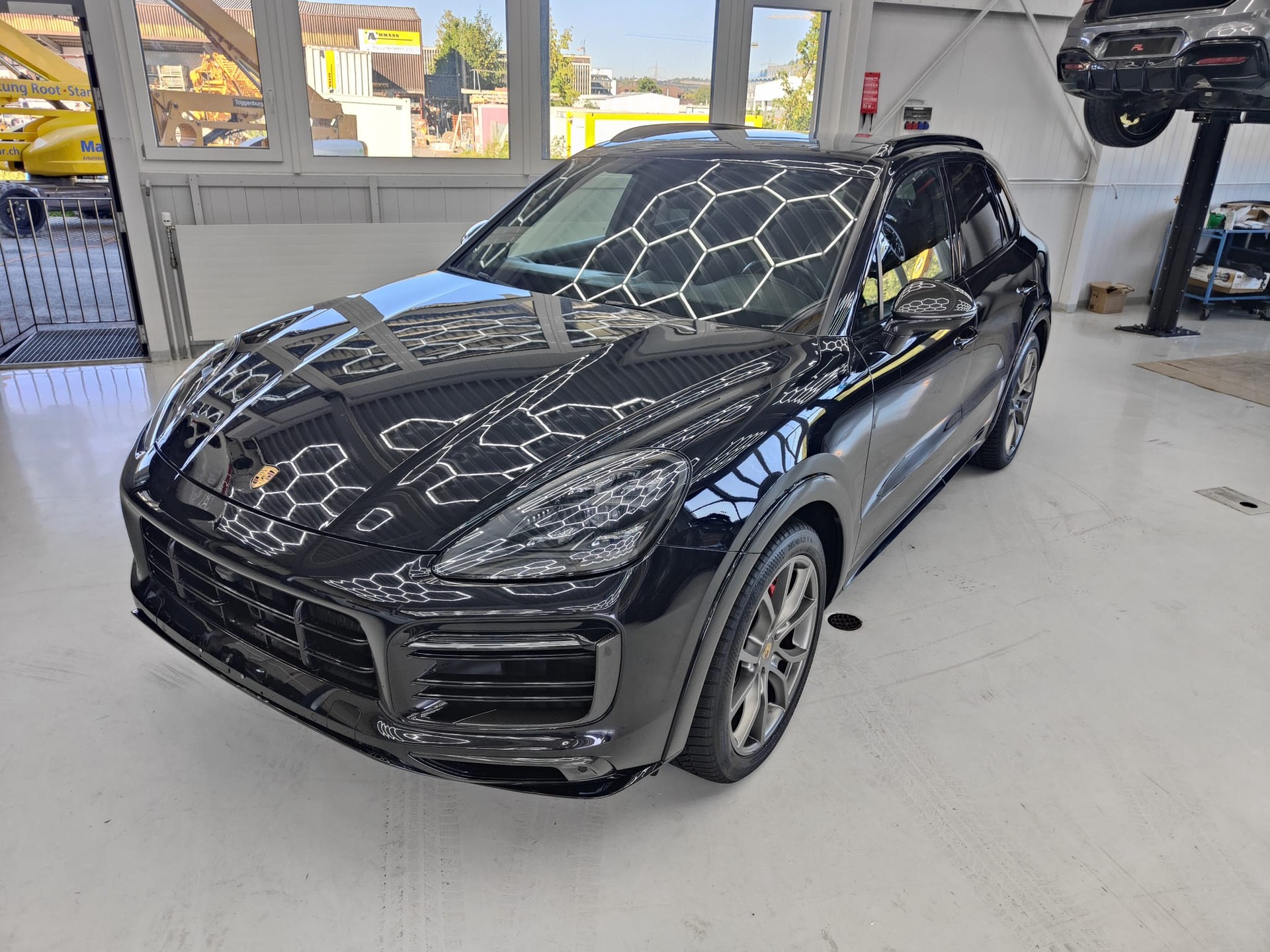 PORSCHE Cayenne GTS-image-0