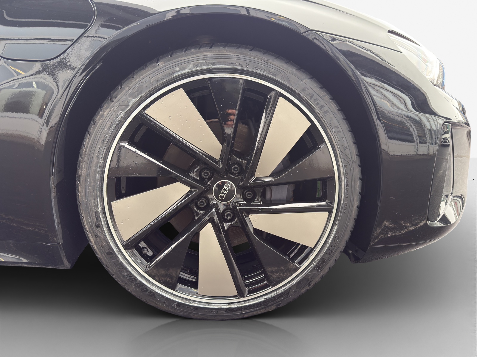 AUDI e-tron GT quattro-image-14