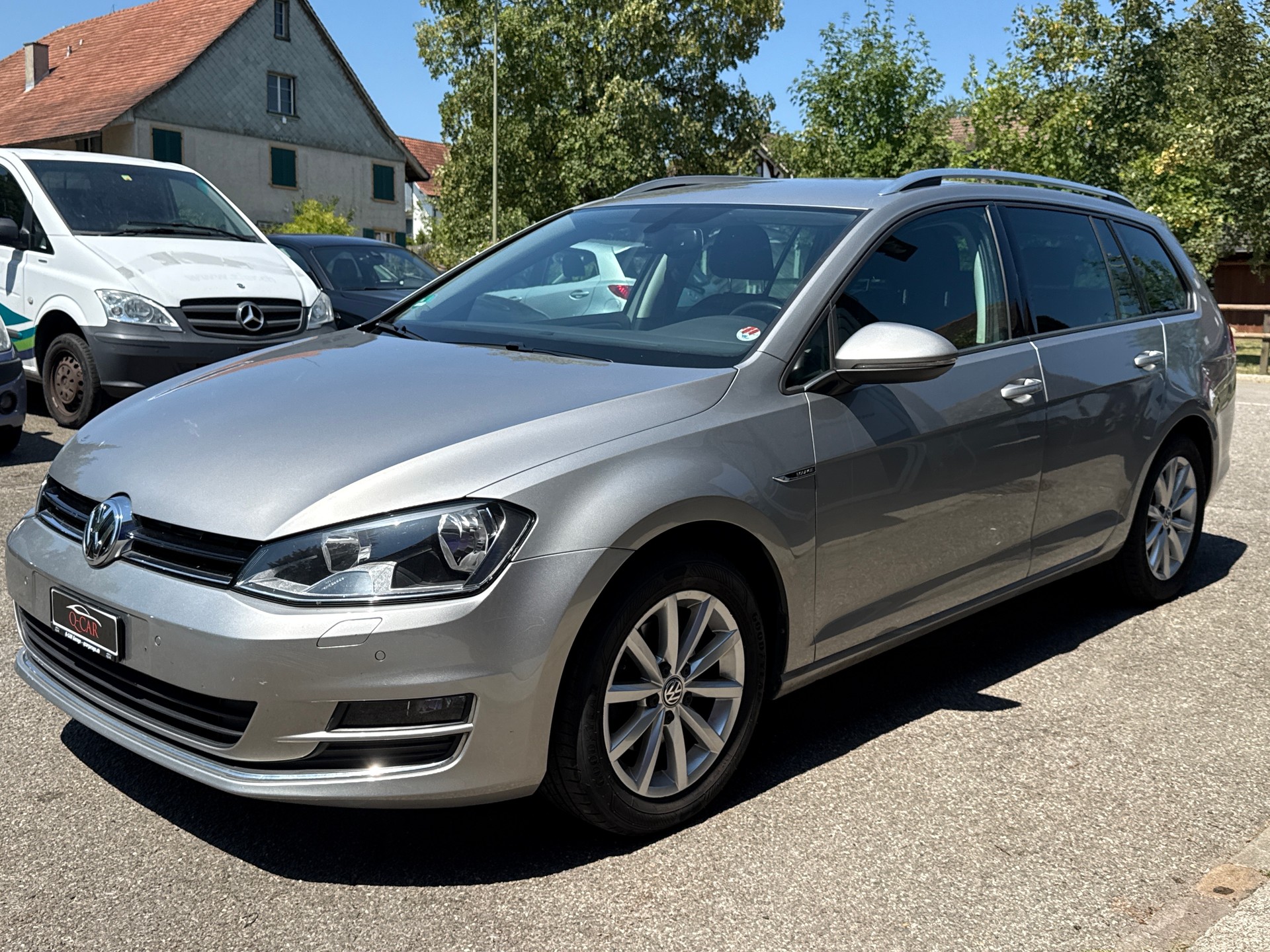 VW Golf Variant 1.2 TSI Lounge-image-2