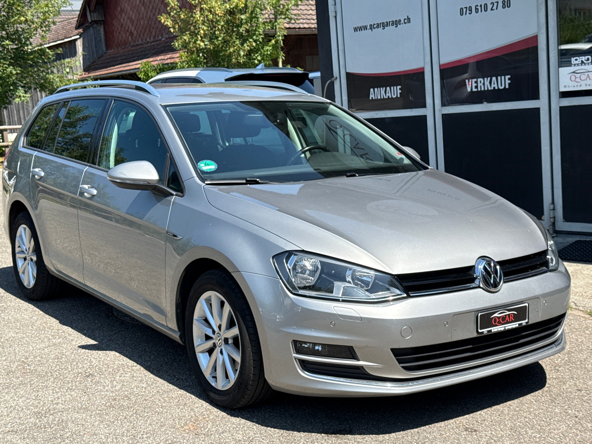 VW Golf Variant 1.2 TSI Lounge-image-1