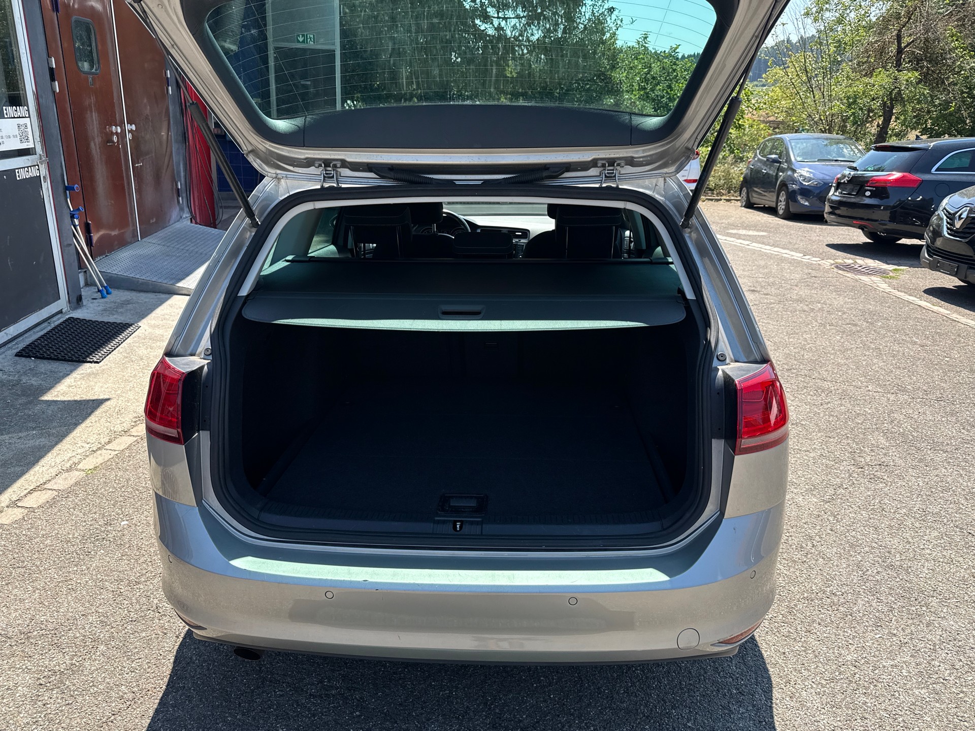 VW Golf Variant 1.2 TSI Lounge-image-13