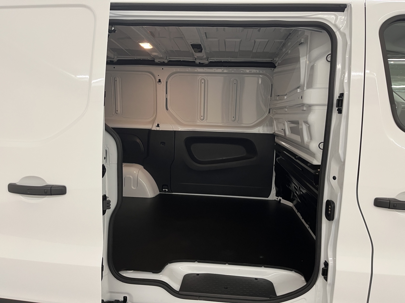 RENAULT Trafic Kaw. 2.8 t L1 H1 2.0 dCi Blue 110 Advance-image-13