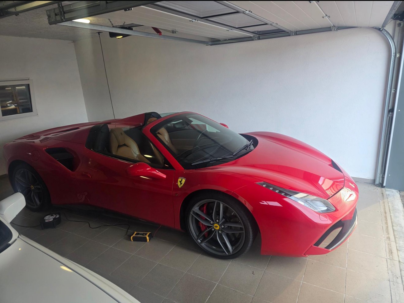 FERRARI 488 Spider-image-3