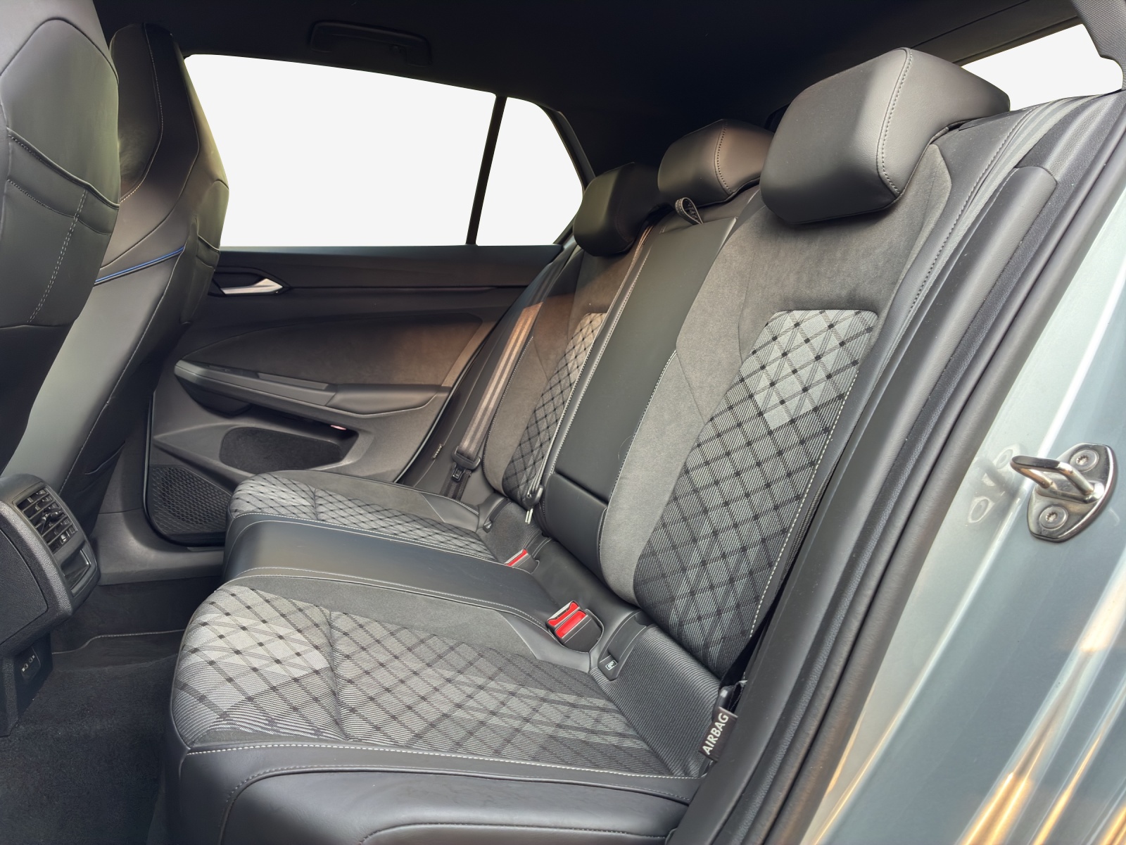 VW Golf 2.0 TSI R-Line DSG 4 Motion-image-11