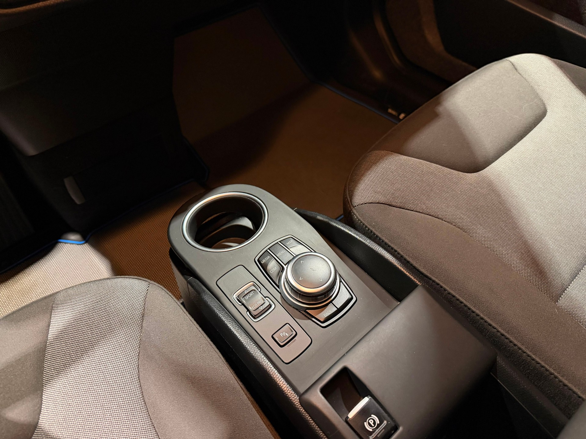 BMW i3s (120Ah)-image-8